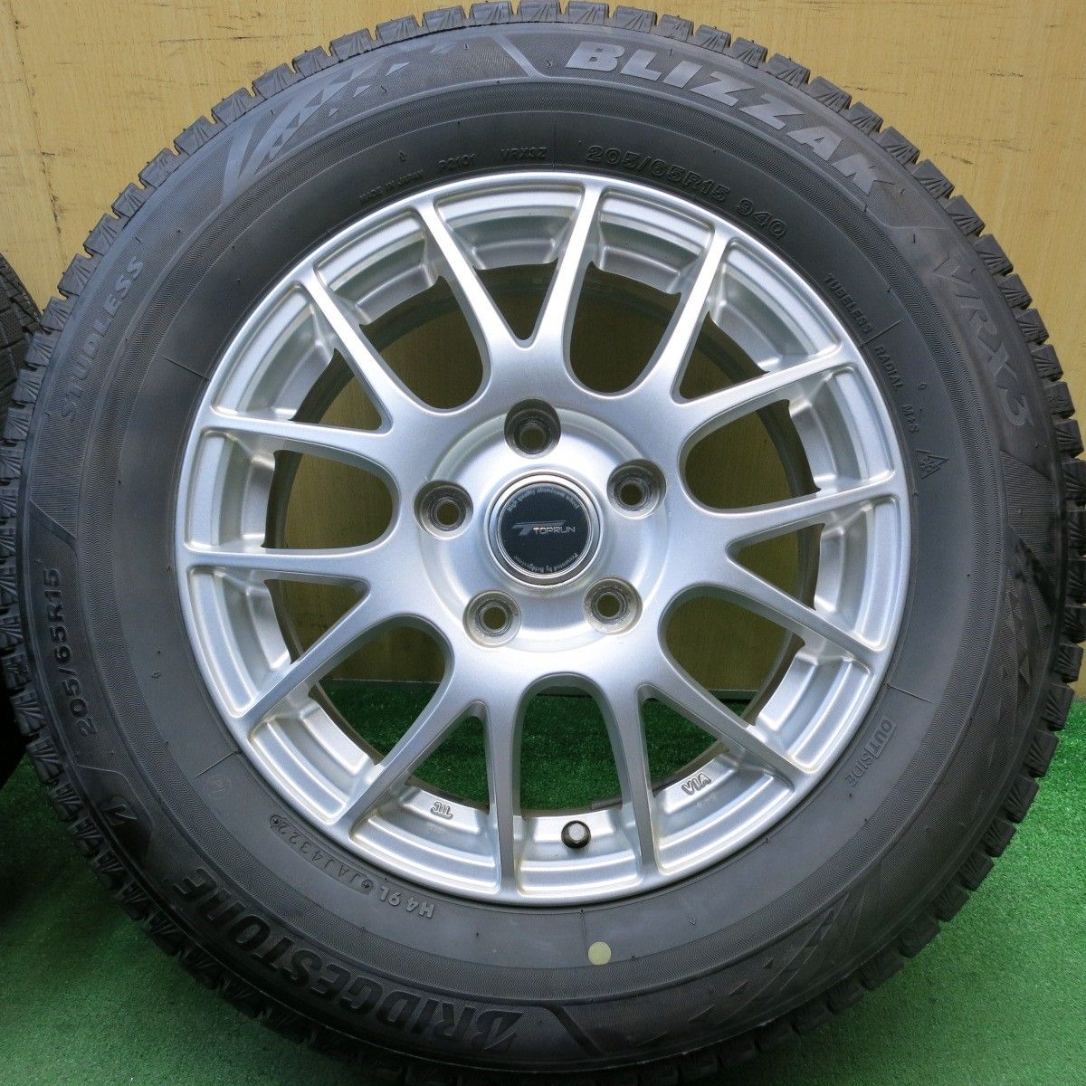 バリ溝！22年！キレイ！9.5分☆スタッドレス 205/65R15 ブリヂストン 