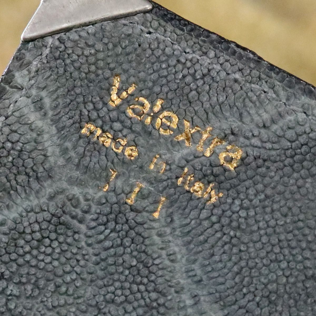 【未使用級✨】ヴァレクストラ　折り長財布　エレファントレザー　ブラック系 Valextra - □極上□本物□美品□ Valextra ヴァレクストラ