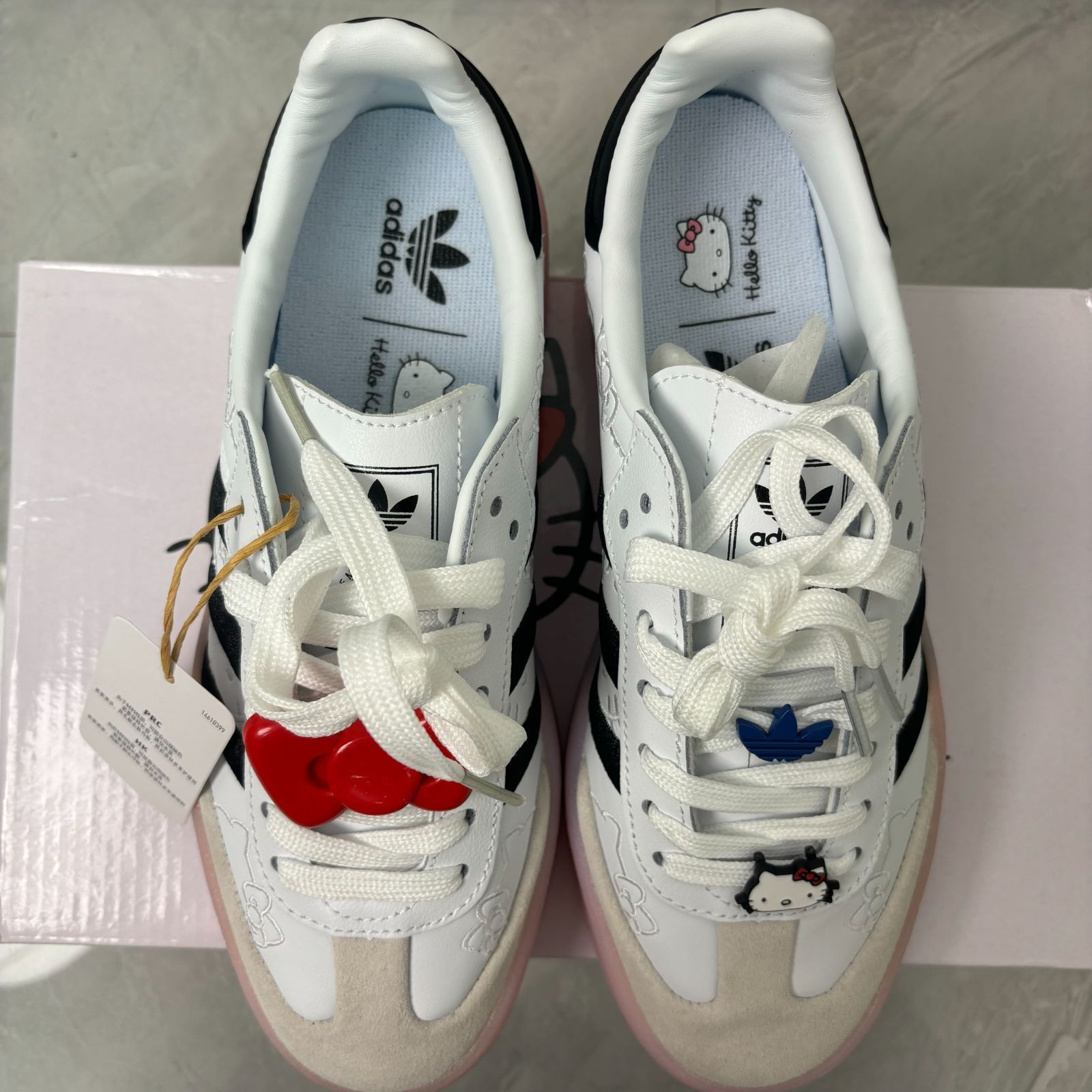 アディダス スニーカー Hello Kitty × Adidas Originals SAMBAE ボードシューズ レディース 【IG4450】 21 21.5 22 22.5 23 23.5 24 24.5 25 25.5