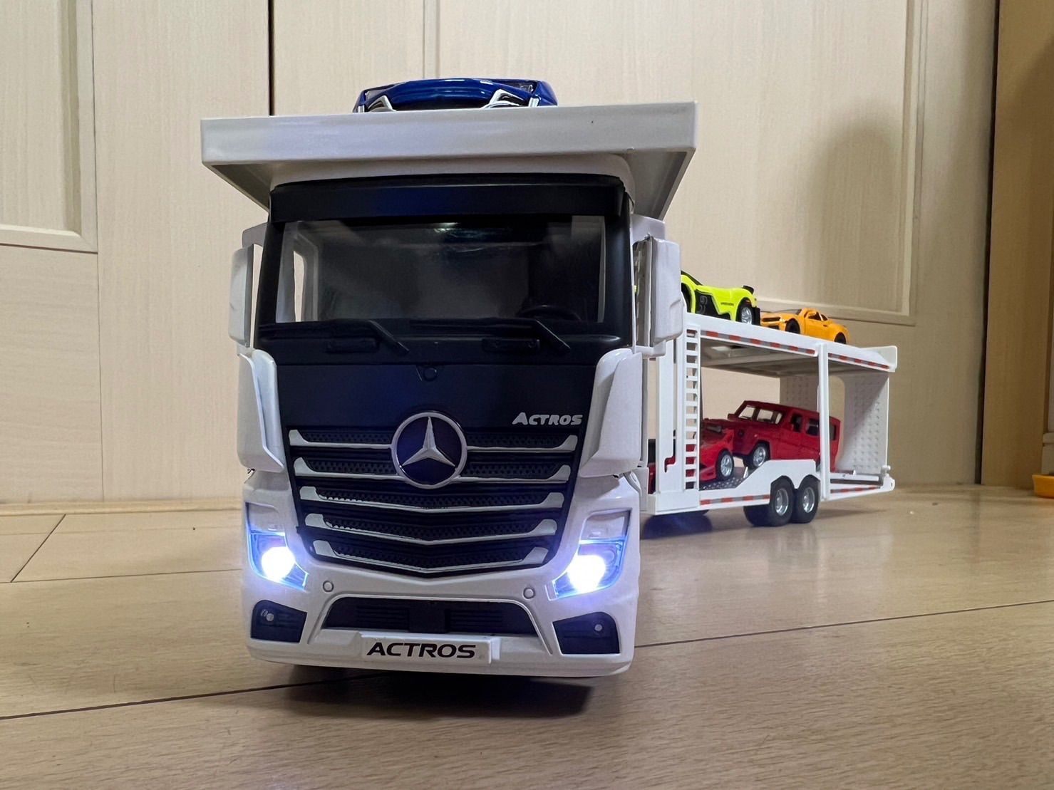 再入荷】メルセデスベンツ アクトロス Actros 1/24 H147-純正公式