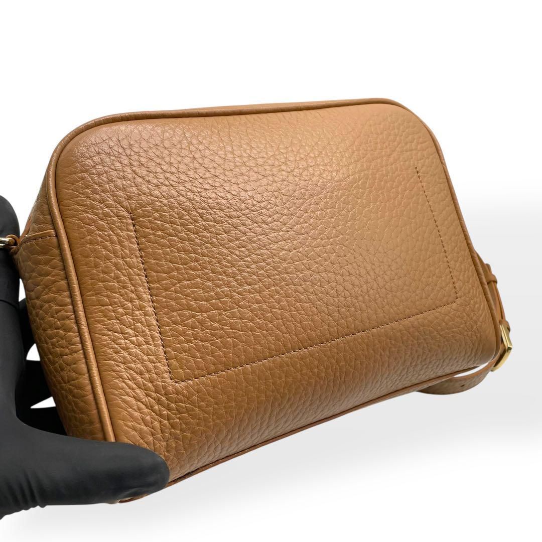 極美品　FURLA アヴリル ショルダーバッグ カメラバッグ 斜め掛け シボ革 極美品 FURLA アヴリル ショルダーバッグ カメラバッグ 斜め掛け