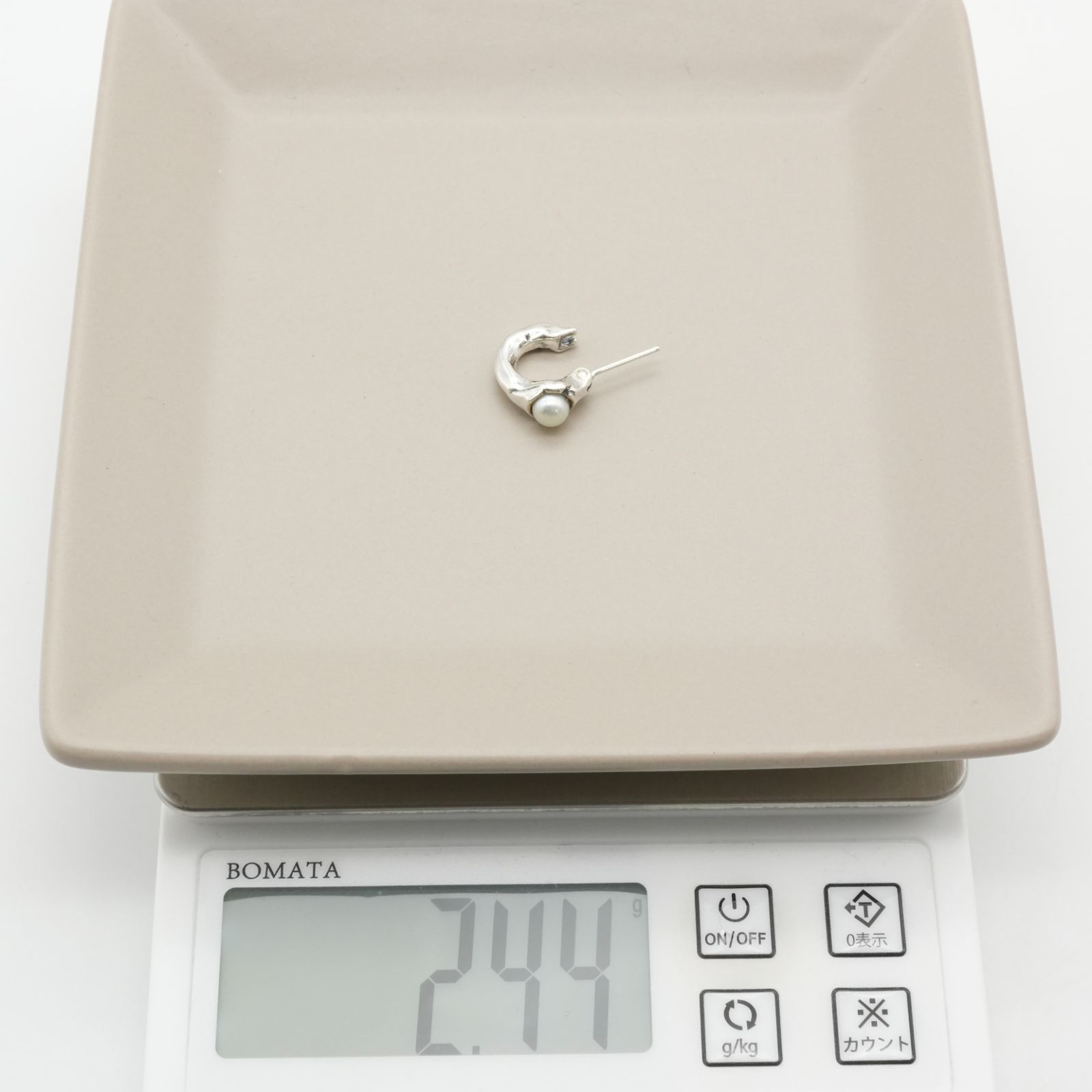 e.m.シルバーパールフープピアス*イーエム片耳用 e.m.（イーエム）の「パールフープピアス（ピアス（片耳用