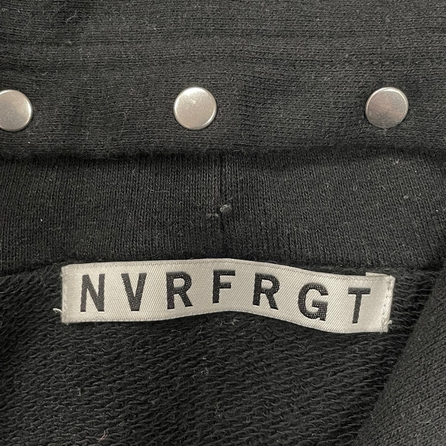 定価33000円 NVRFRGT RECYCLED COTTON STUDDED HOODED SWEATSHIRT