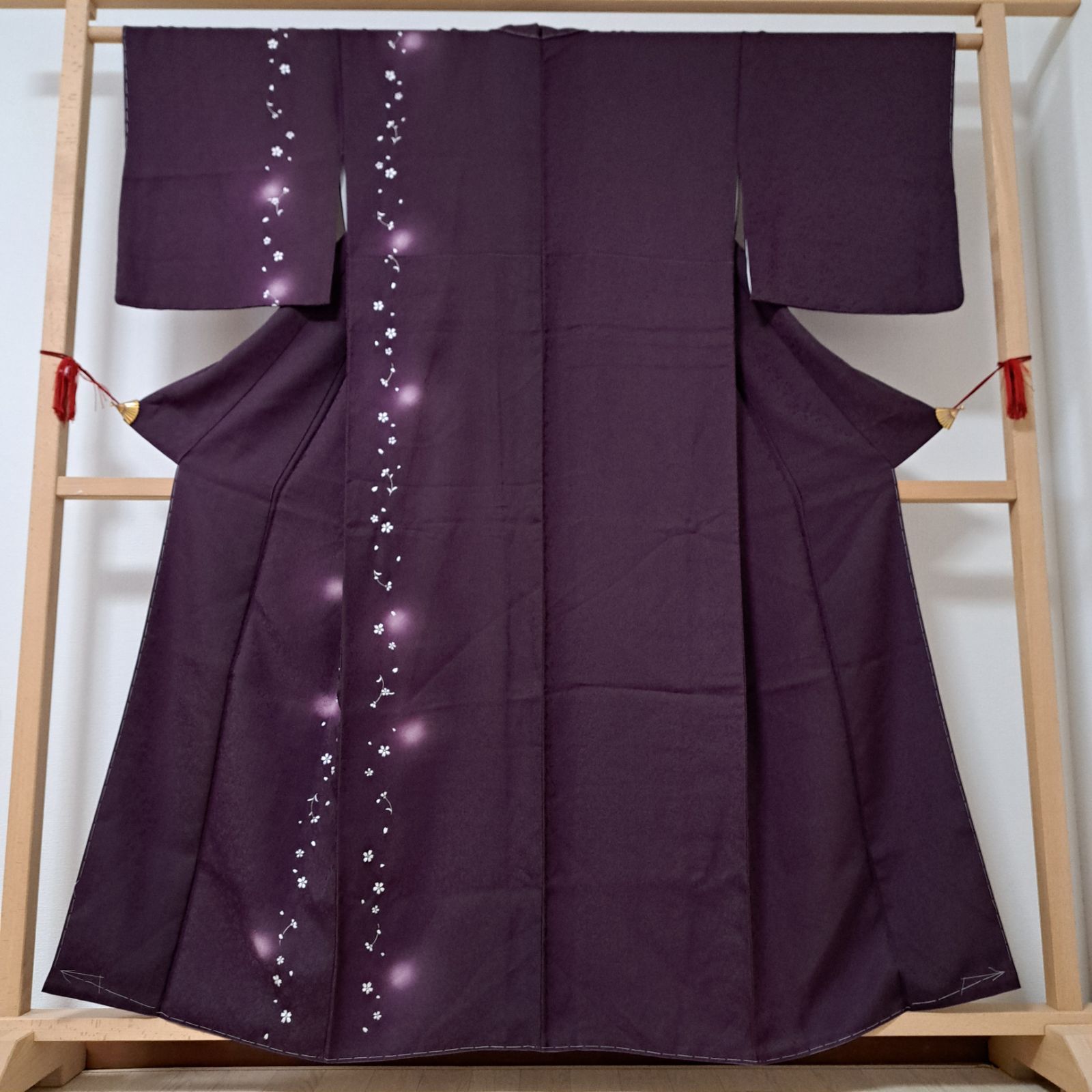 紫色地に蛍ぼかしと桜の刺繍 め10S09