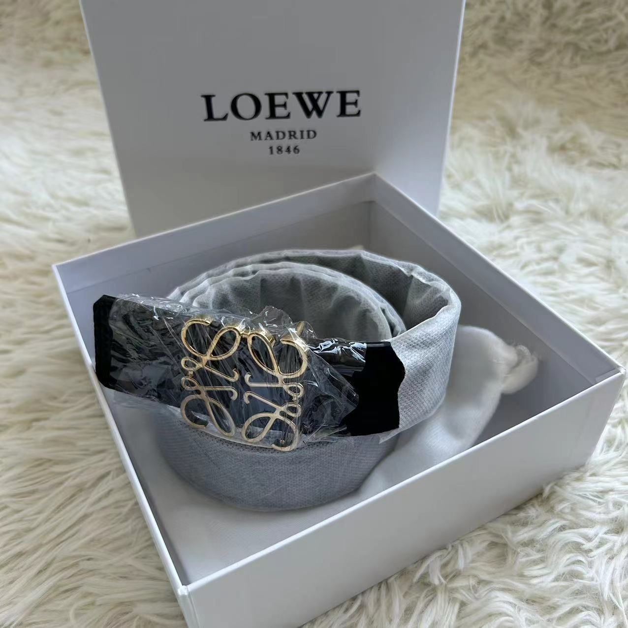 LOEWE ロエベ Repeat Anagram レザーベルト