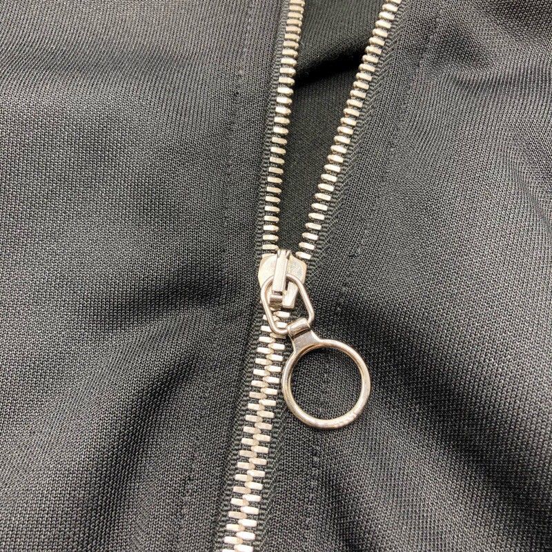 フローラル刺繍ジップアップパーカー