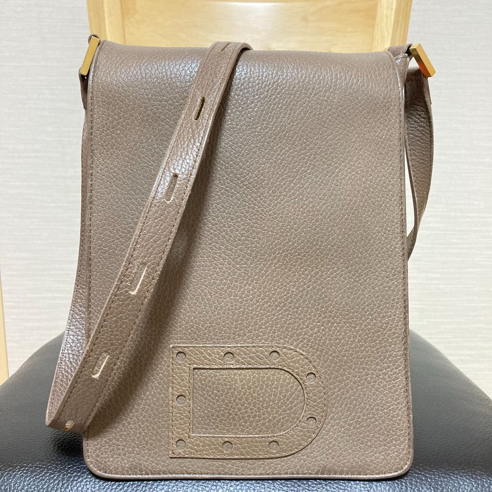 デルヴォー DELVAUX ショルダーバッグ Dロゴ 斜め掛け ワンショルダー グレージュ色系 肩掛け 本革 レザー 女性用 レディース - メルカリ