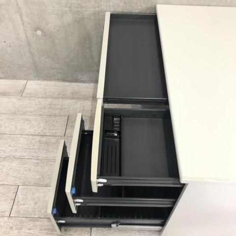オカムラ