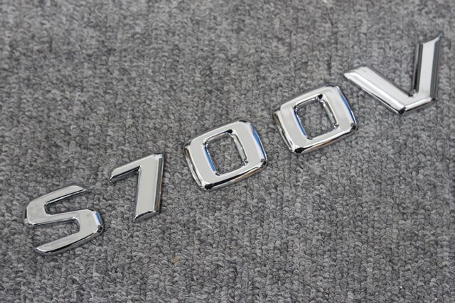 ベンツ風ロゴエンブレムローマ字アルファーベッド ダイハツ ハイゼット S700V ご希望に応じて文字変更可能