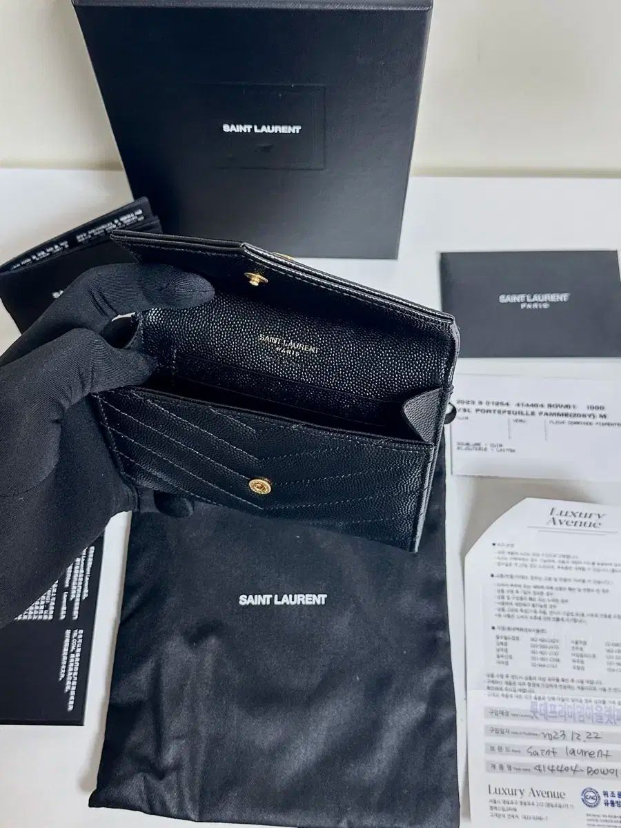 YVES SAINT LAURENT(イヴ・サンローラン) エンベロープ