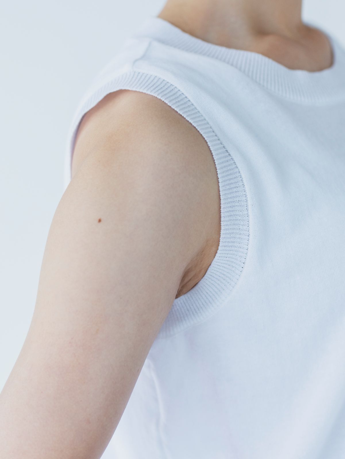 SLEEVELESS