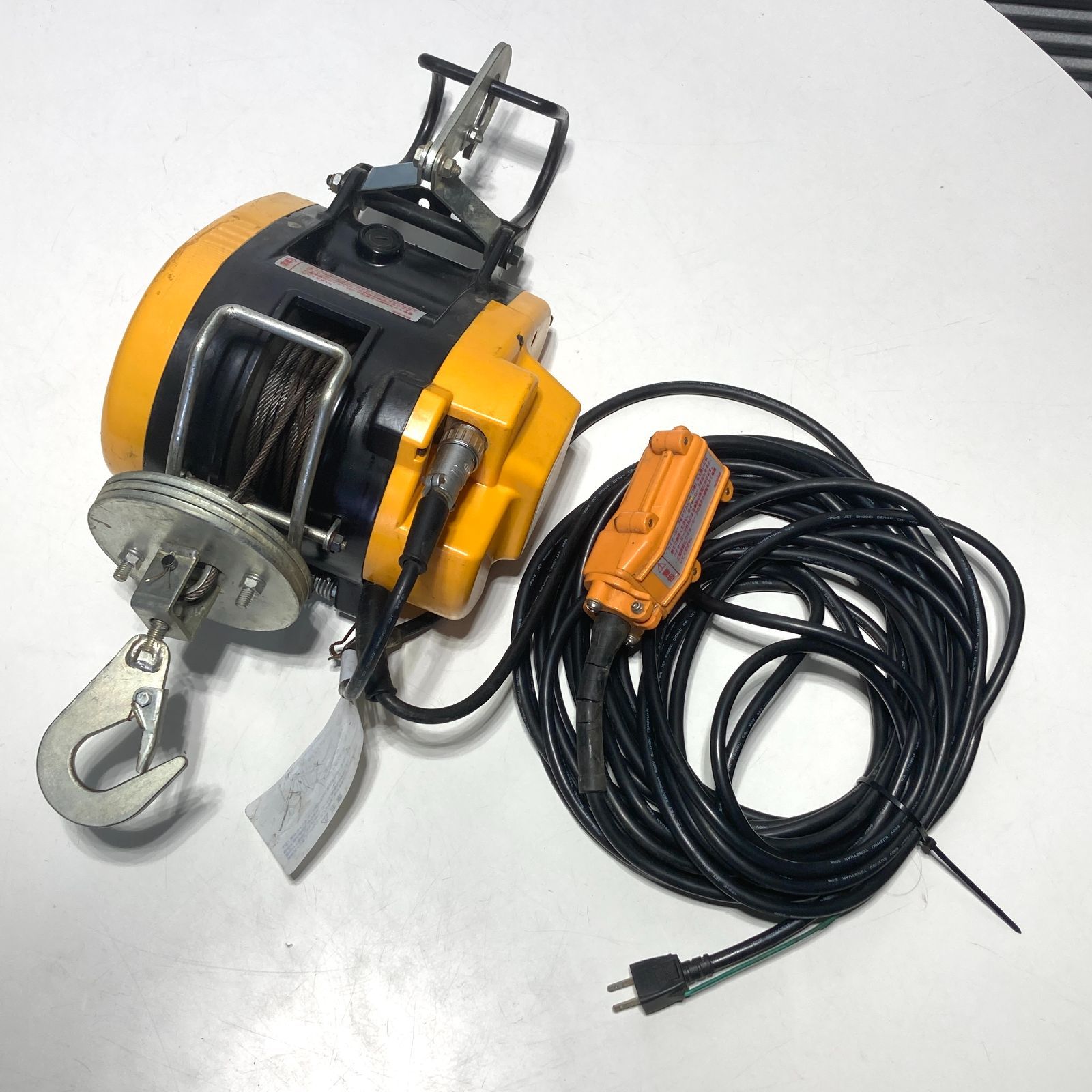 中古 RYOBI リョービ 電動ウインチ WI-62 リモコン付き 最大吊揚荷重 60kg ワイヤーロープ 4mm×15m 吊揚速度 46cm/s  揚程 14m - メルカリ