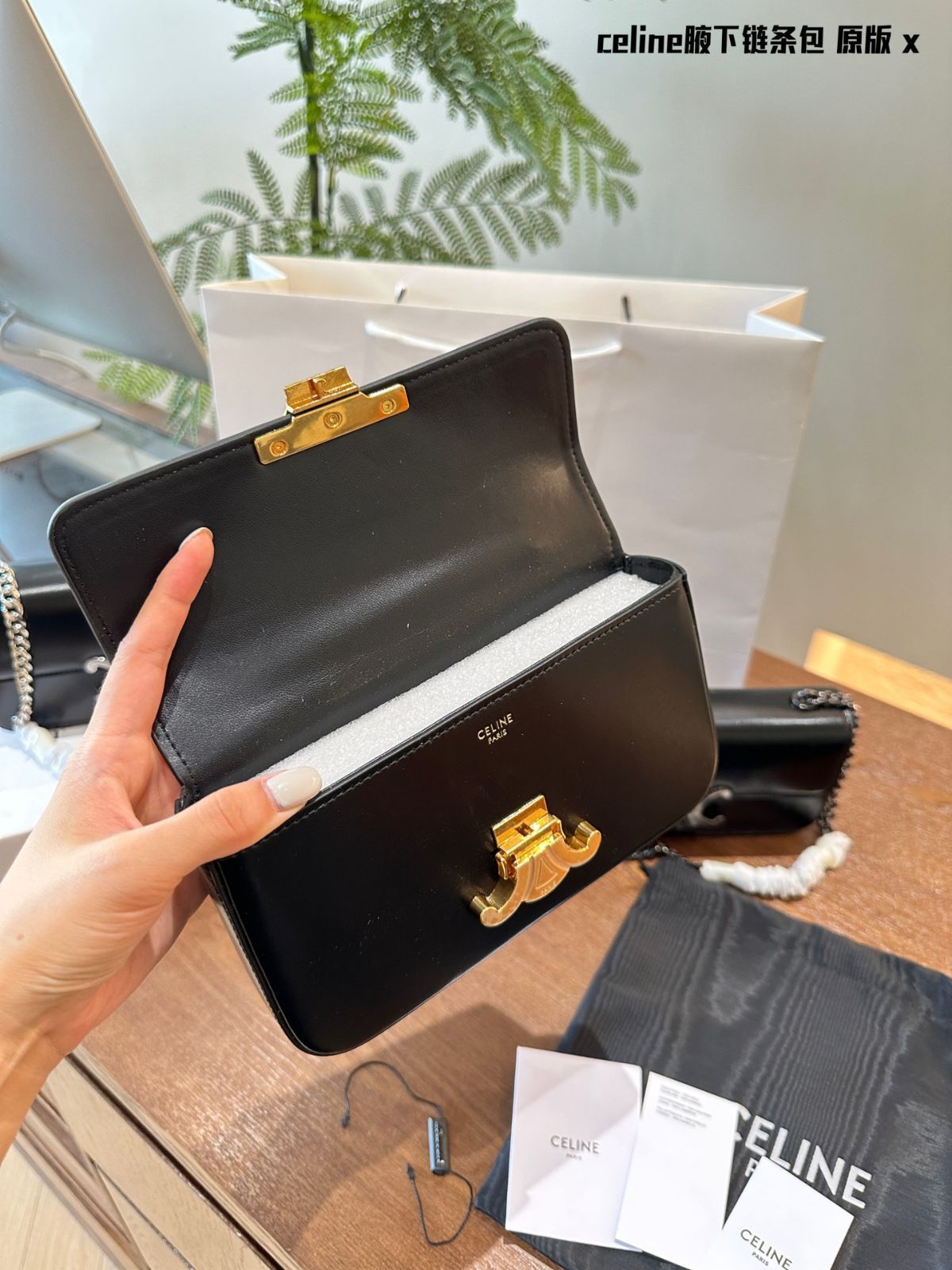 今日特価】CELINE Triomphe ショルダーバッグ スモール