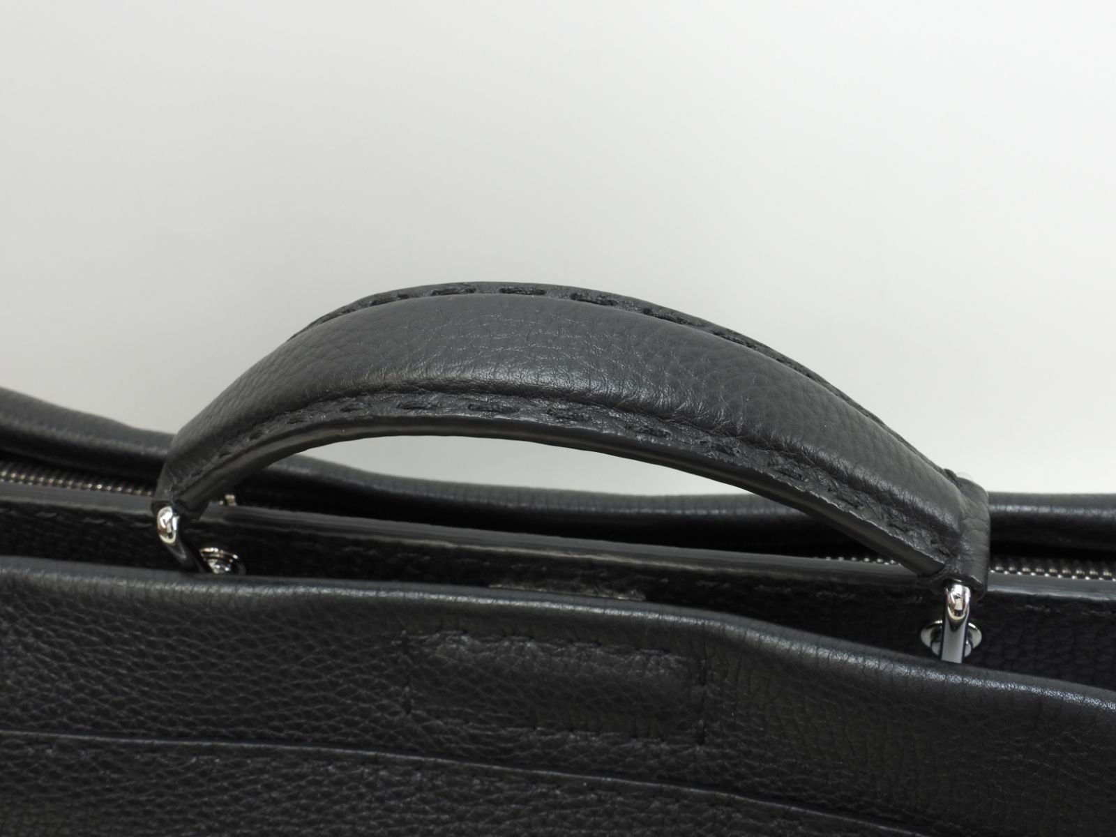 フェンディ ピーカブー大 セレリアレザー 黒 メンズハンドバッグ