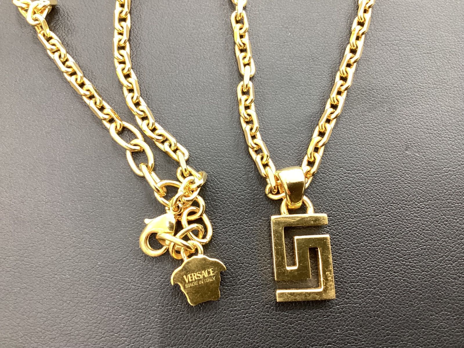 ヴェルサーチ ラインストーン メドゥーサ ネックレス ゴールド メタル