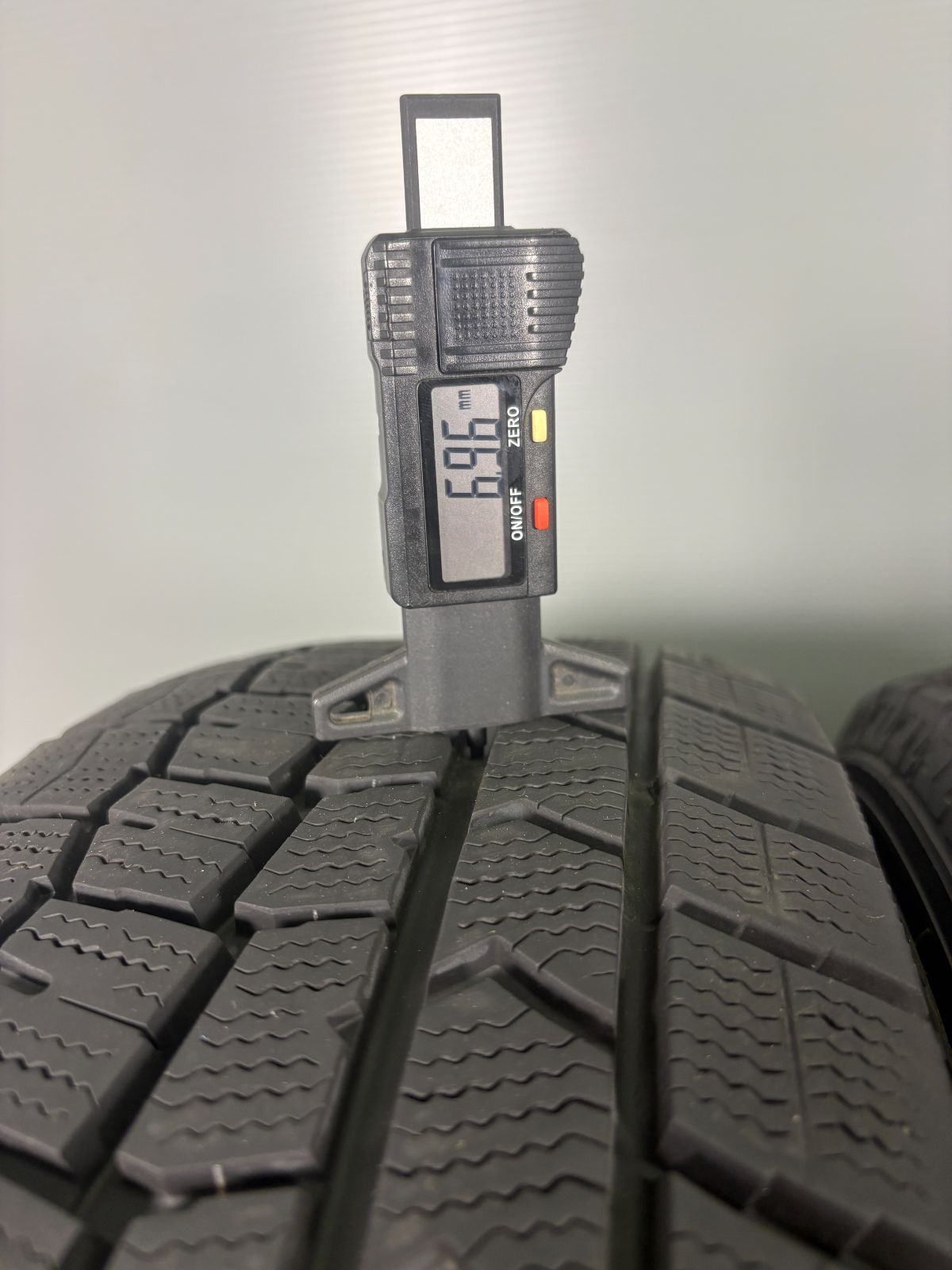 冬タイヤ スタッドレス