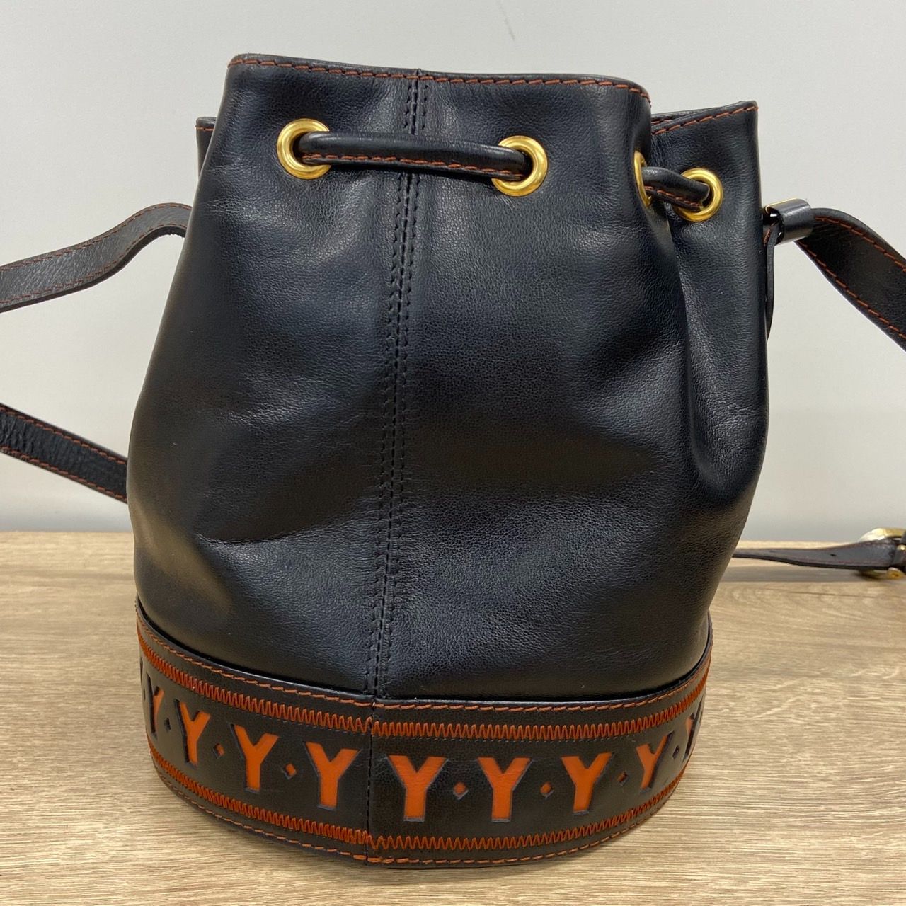 返品OK】Yves Saint Laurent イヴサンローラン ショルダーバッグ 巾着