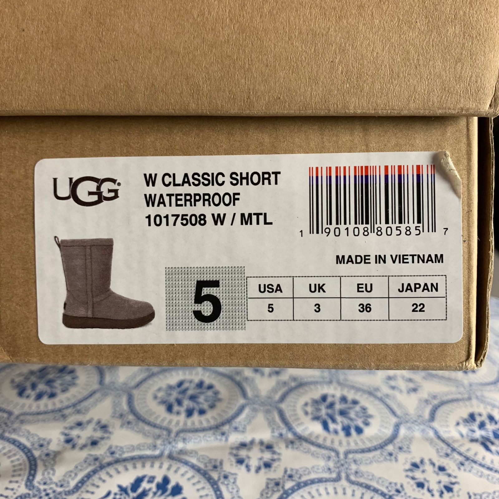 週末割】【新品】【送料無料】UGG ムートンショートブーツ 22cm グレー