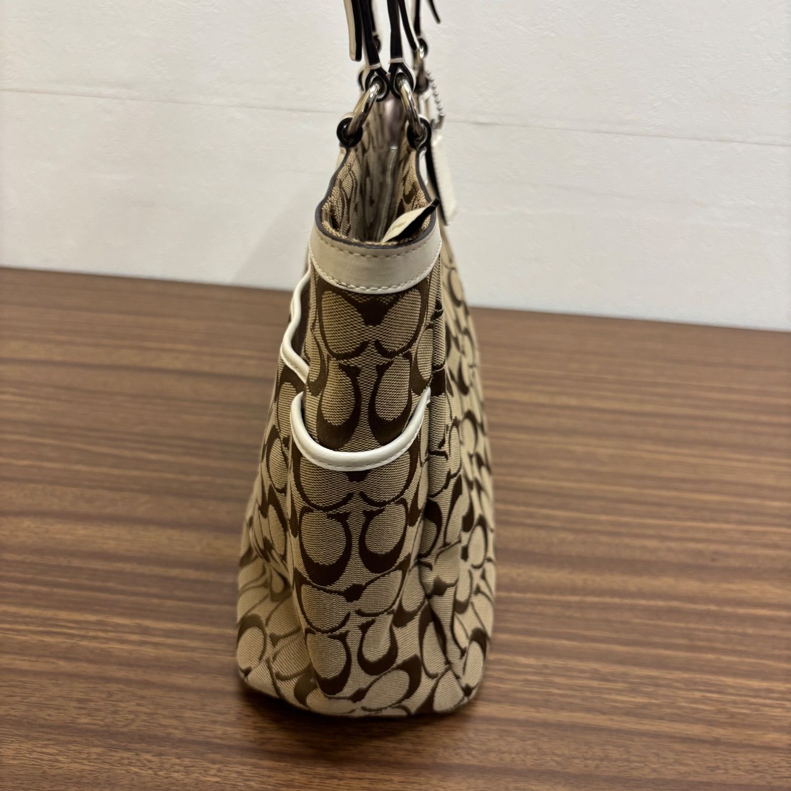 COACH コーチ ハンドバッグ ショルダーバッグ ハチ刺繍 シグネチャー ◎COACH コーチ ショルダーバッグ ハンドバッグ F17725 シグネチャー