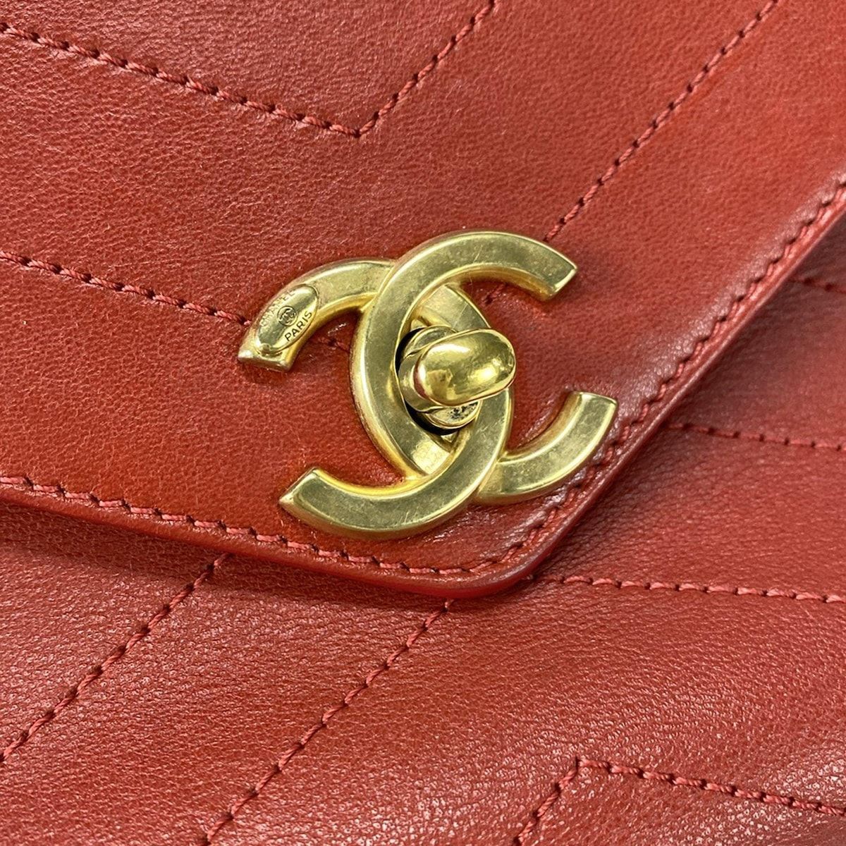 CHANEL(シャネル) ショルダーバッグ シェブロン/Vステッチ CHANEL(シャネル) ショルダーバッグ シェブロン/Vステッチ