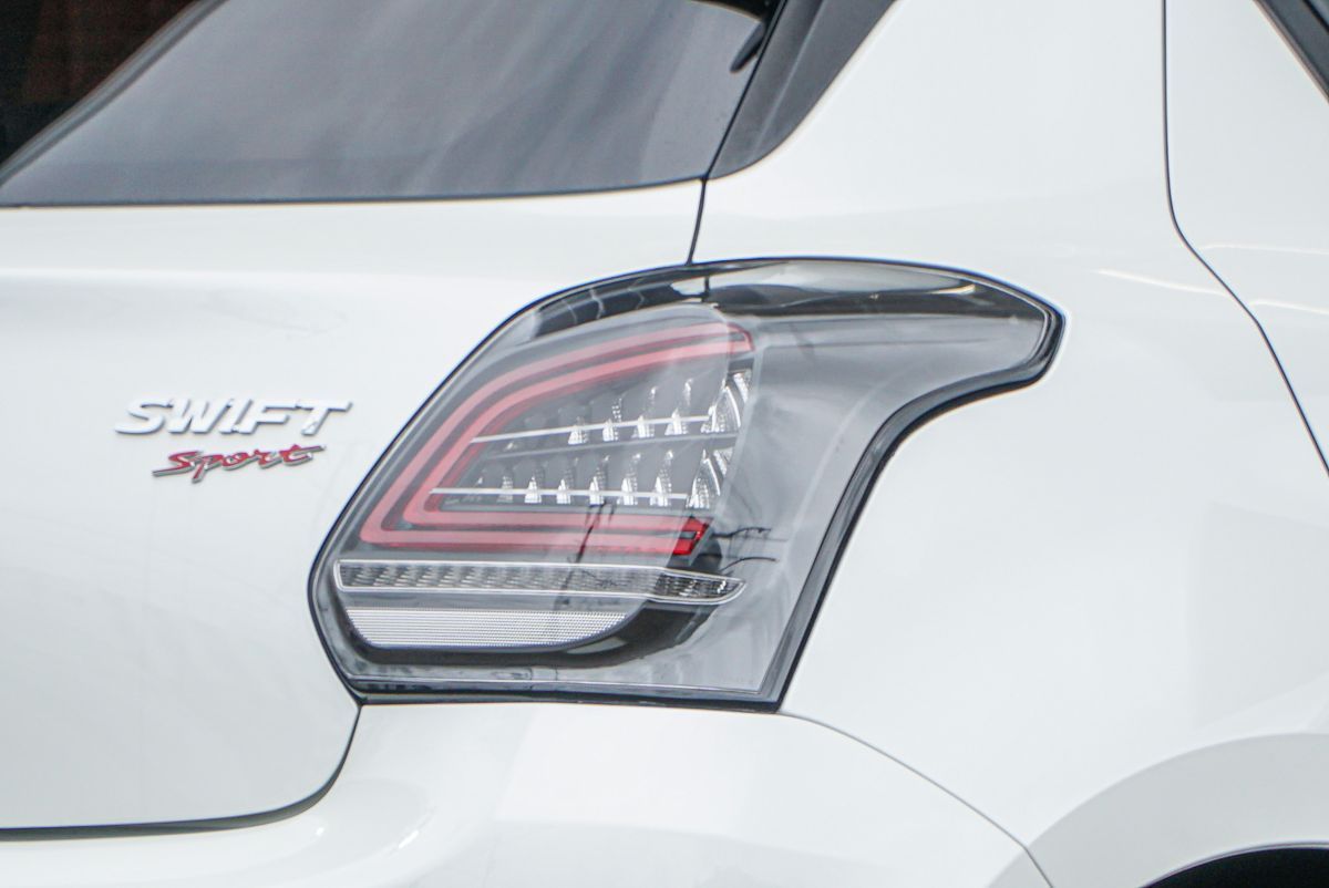 ZipTune ZC33S テールライト シーケンシャル テールランプ LED 流れる ZC33S スイフト ZSS FFCRYSTALESIA_COM