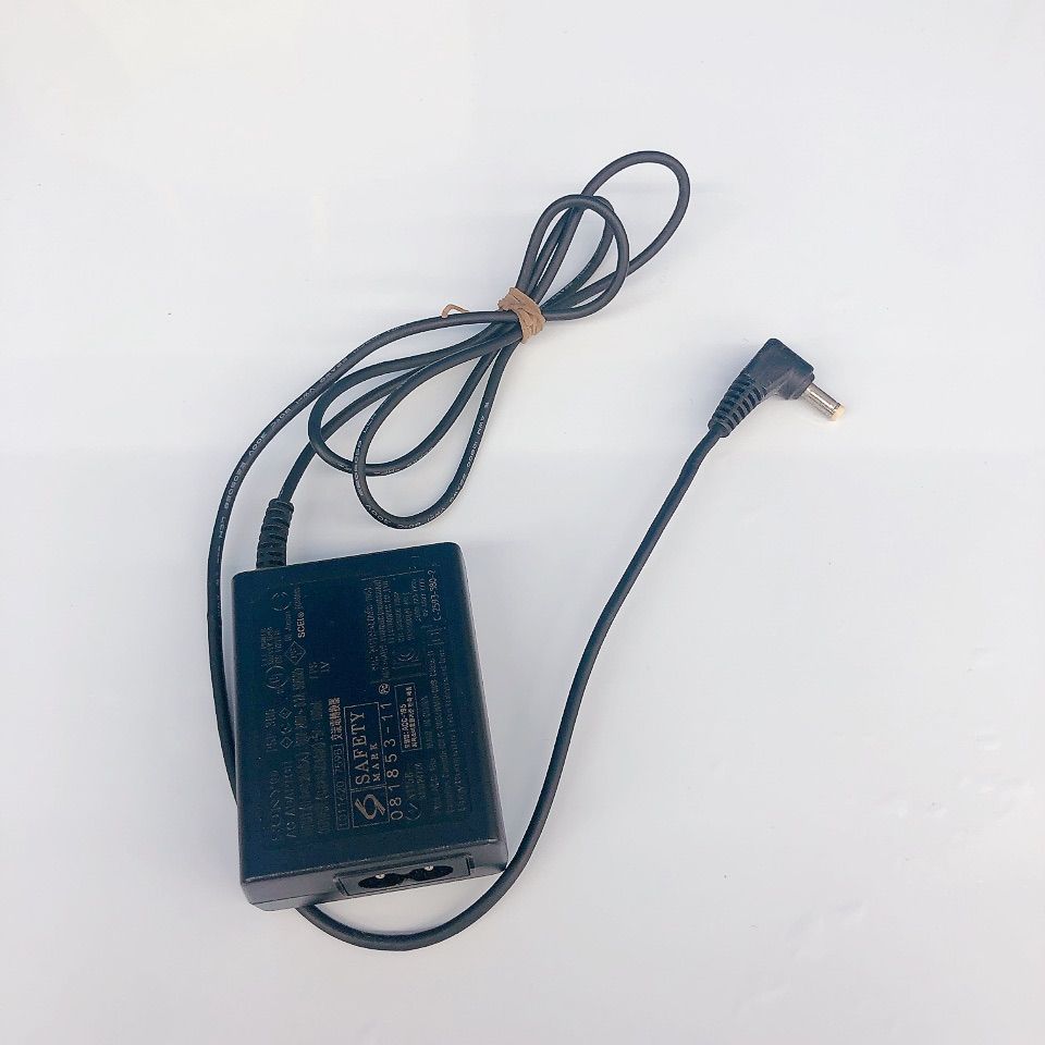 【ジャンク品】PSP3000本体 ブロッサムピンク+充電器 ☆【ジャンク品】充電カバー欠品 PSP3000 ブロッサムピンク