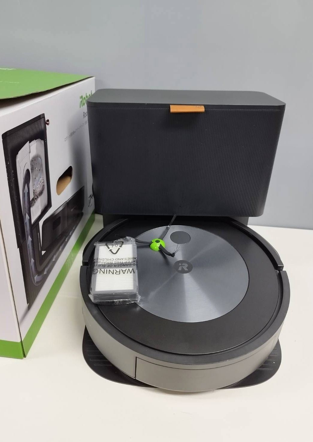 iRobot Roomba j7 RVE-Y1|ロボット掃除機|ルンバ