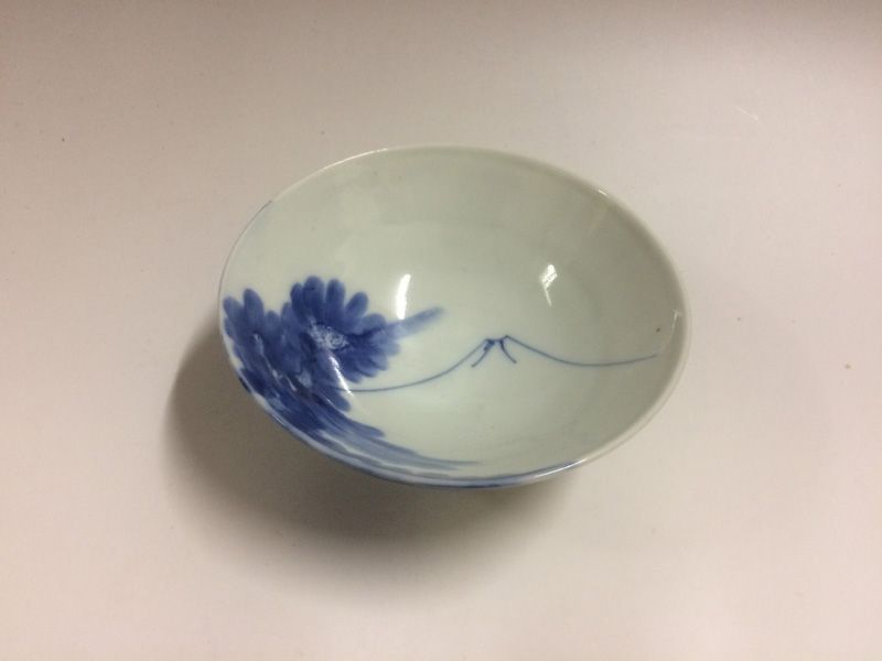 【今だけ価格！・ 大人気！　染付　手描き　龍と富士紋　茶碗　2個組  昭和初期！ 今だけ価格！】 染付-手描き-龍と富士紋-茶碗-2個組--昭和初期