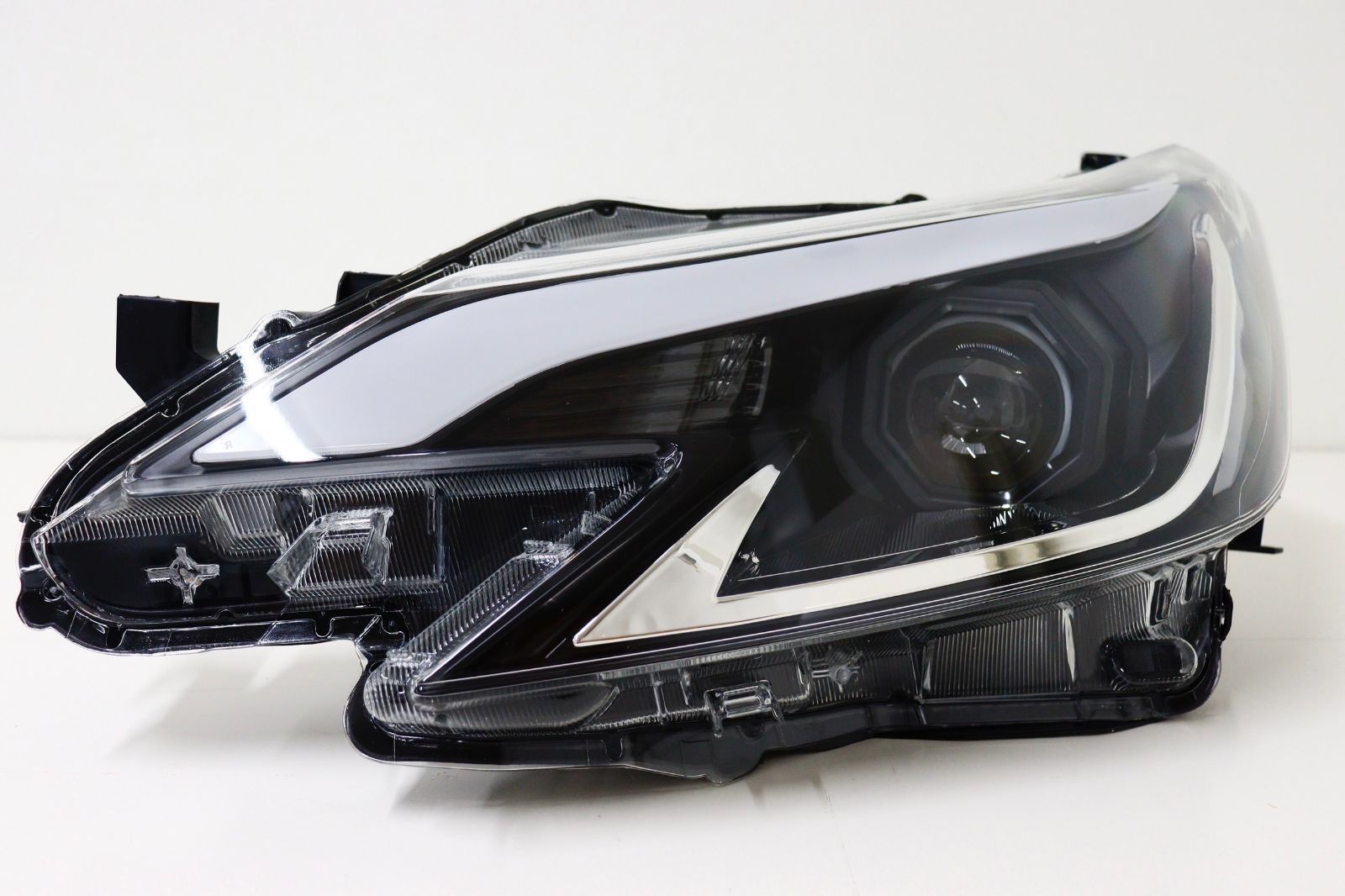 TOYOTA GRX130 マークX / 中期後期型 アイブロウヘッドライト