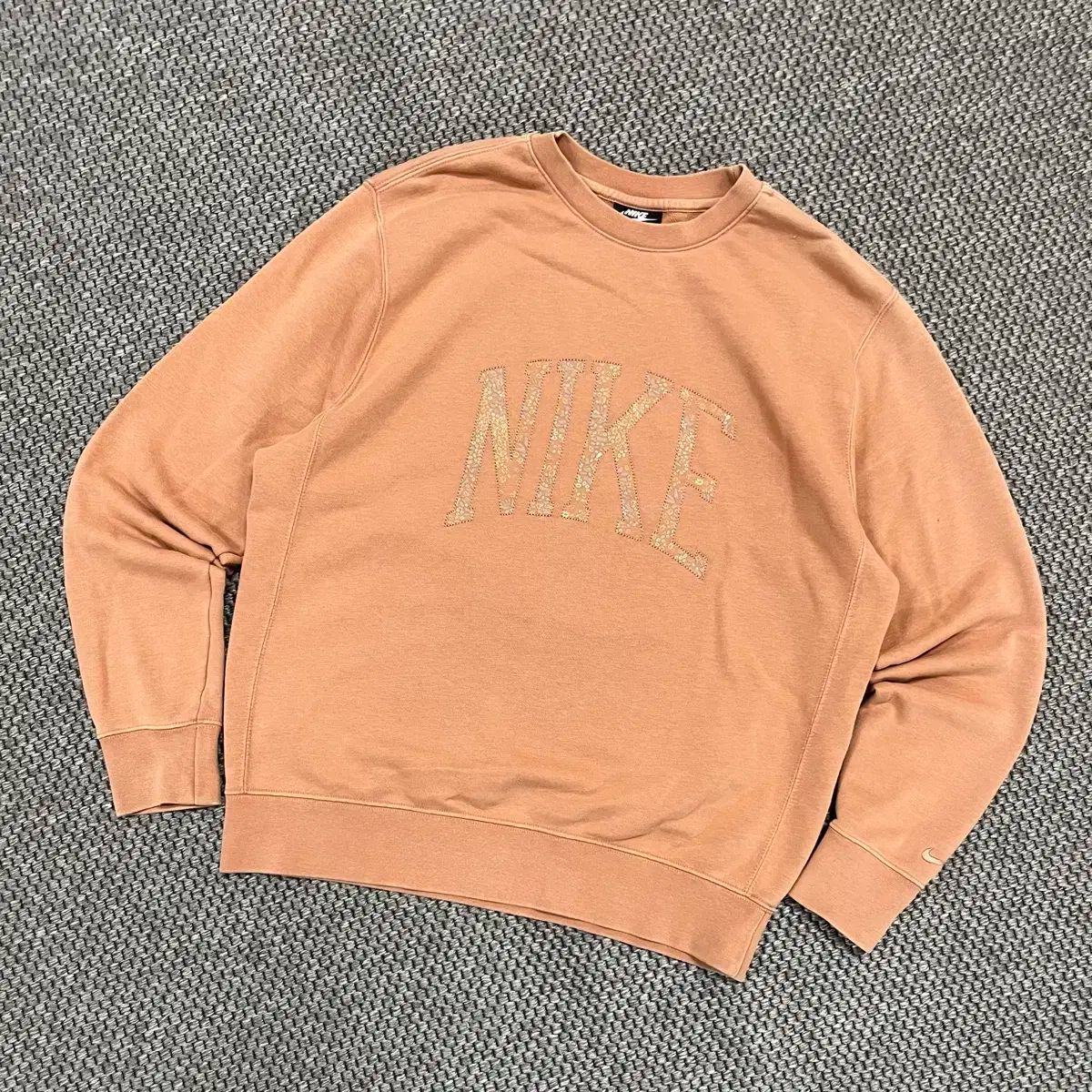 Nike(ナイキ） ビッグロゴ スペルアウト パーカー