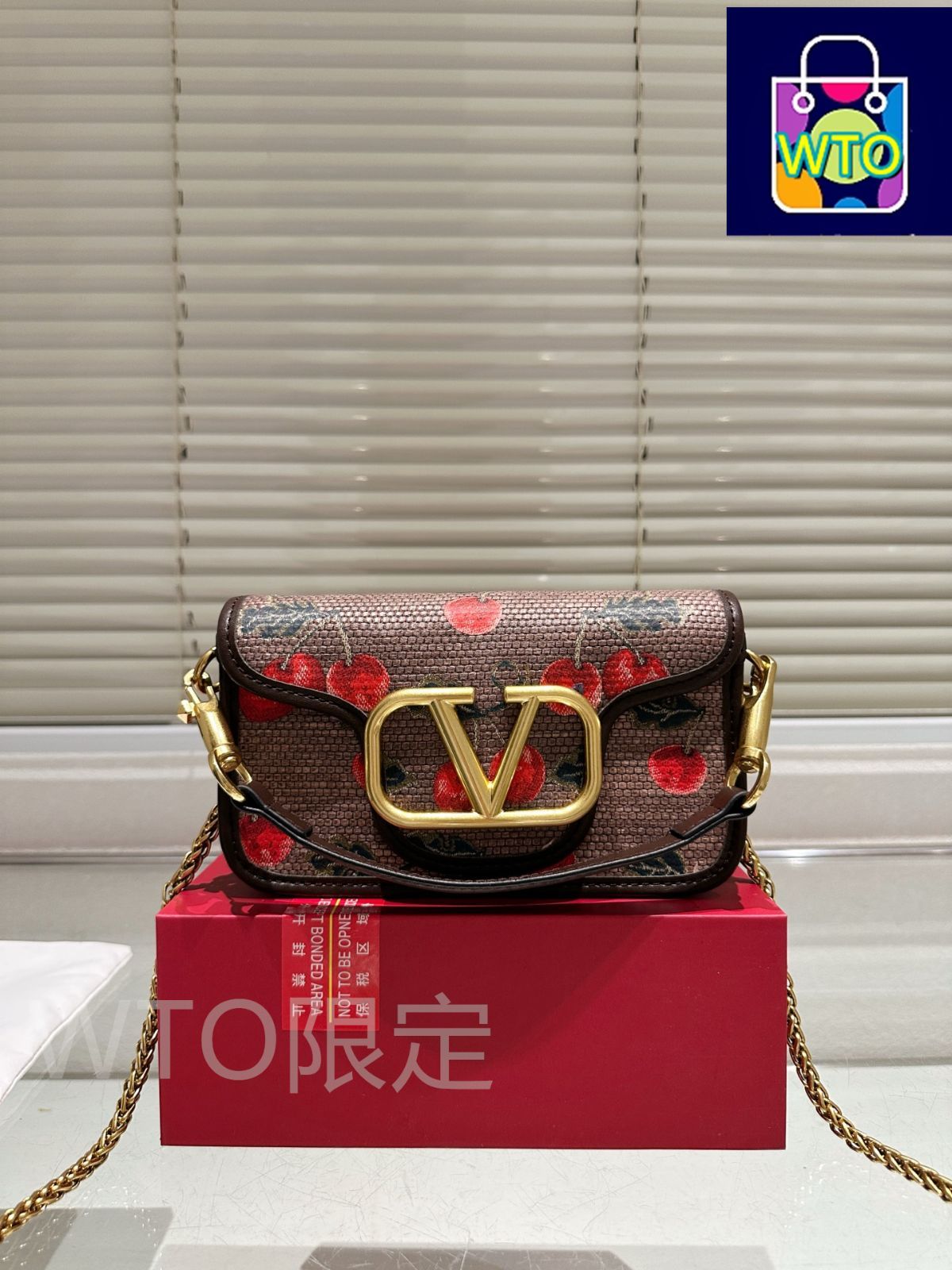 関税送料込み- VALENTINO VLOGO LOCO ショルダーバッグ Valentino Garavani LOCO VLOGO V Logo Beaded Embellished