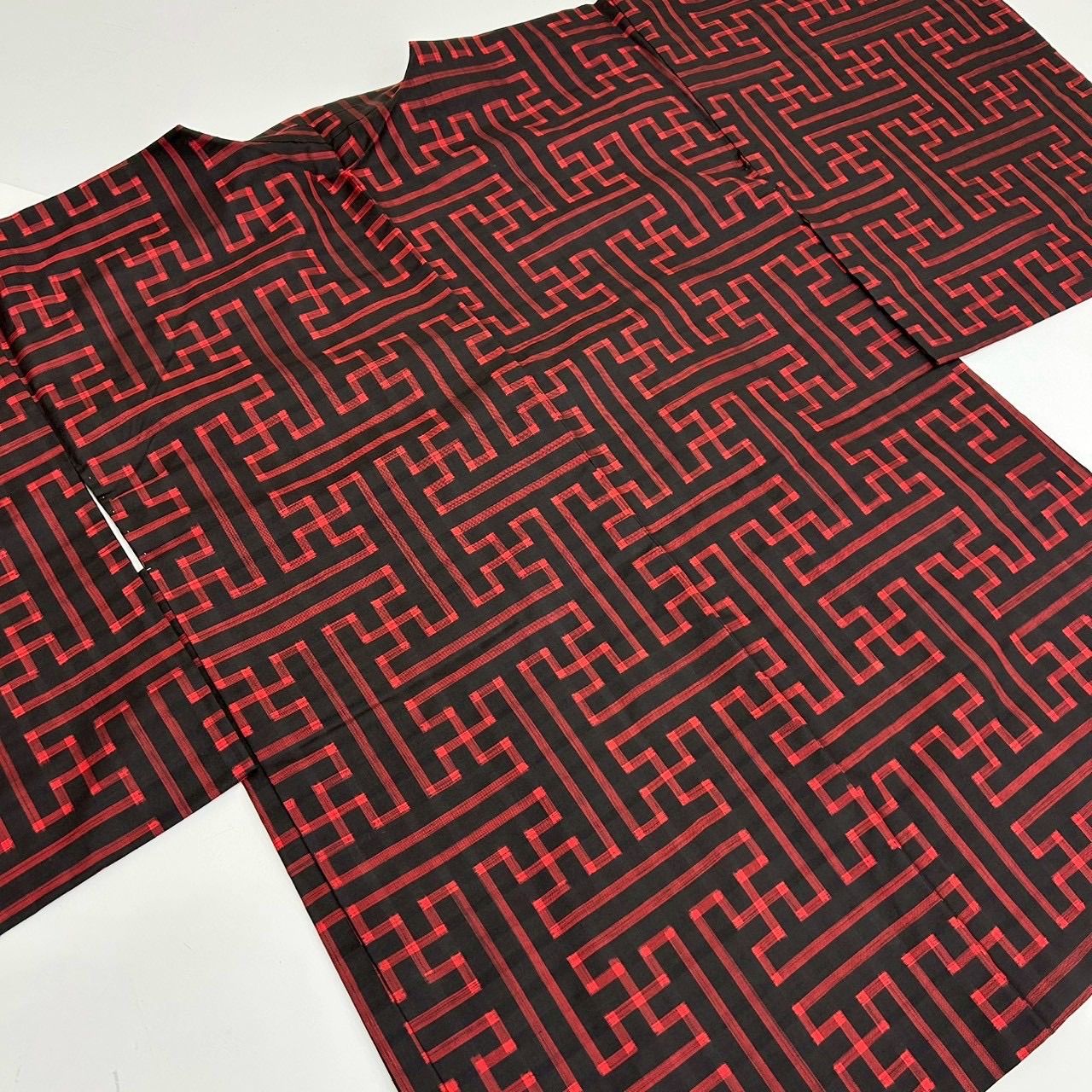 本場奄美大島琉球羽織 本場奄美大島紬 秋名バラ 龍郷 赤 希少 裄66 正絹 着物 MK-087 - メルカリ