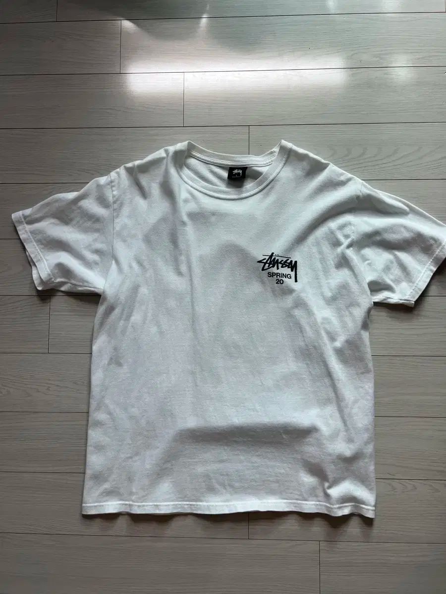 【雷市場（ポンジャン）商品韓国直送】STUSSY(ステューシー) 花束 Tシャツ