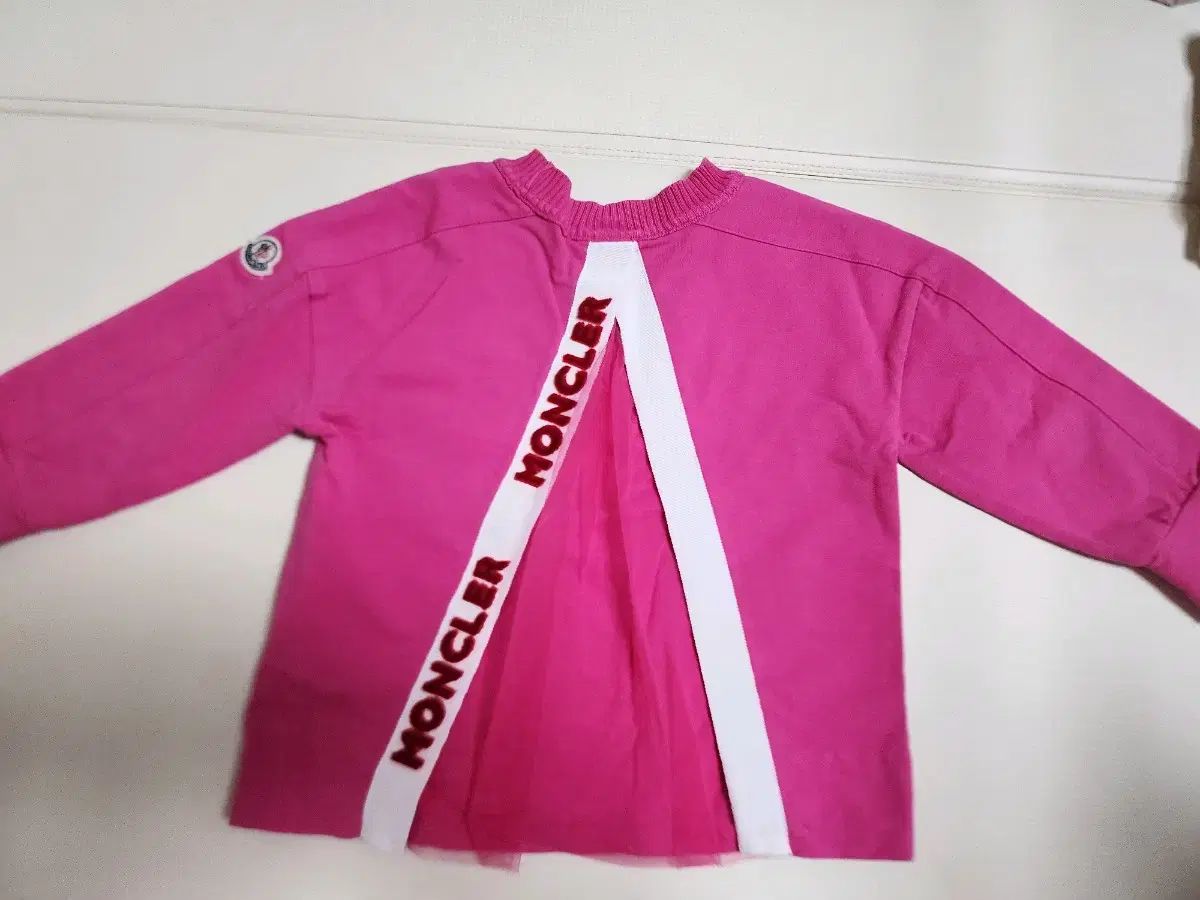 モンクレール 女の子 Tシャツ 4y モンクレール MONCLER Tシャツ 新品