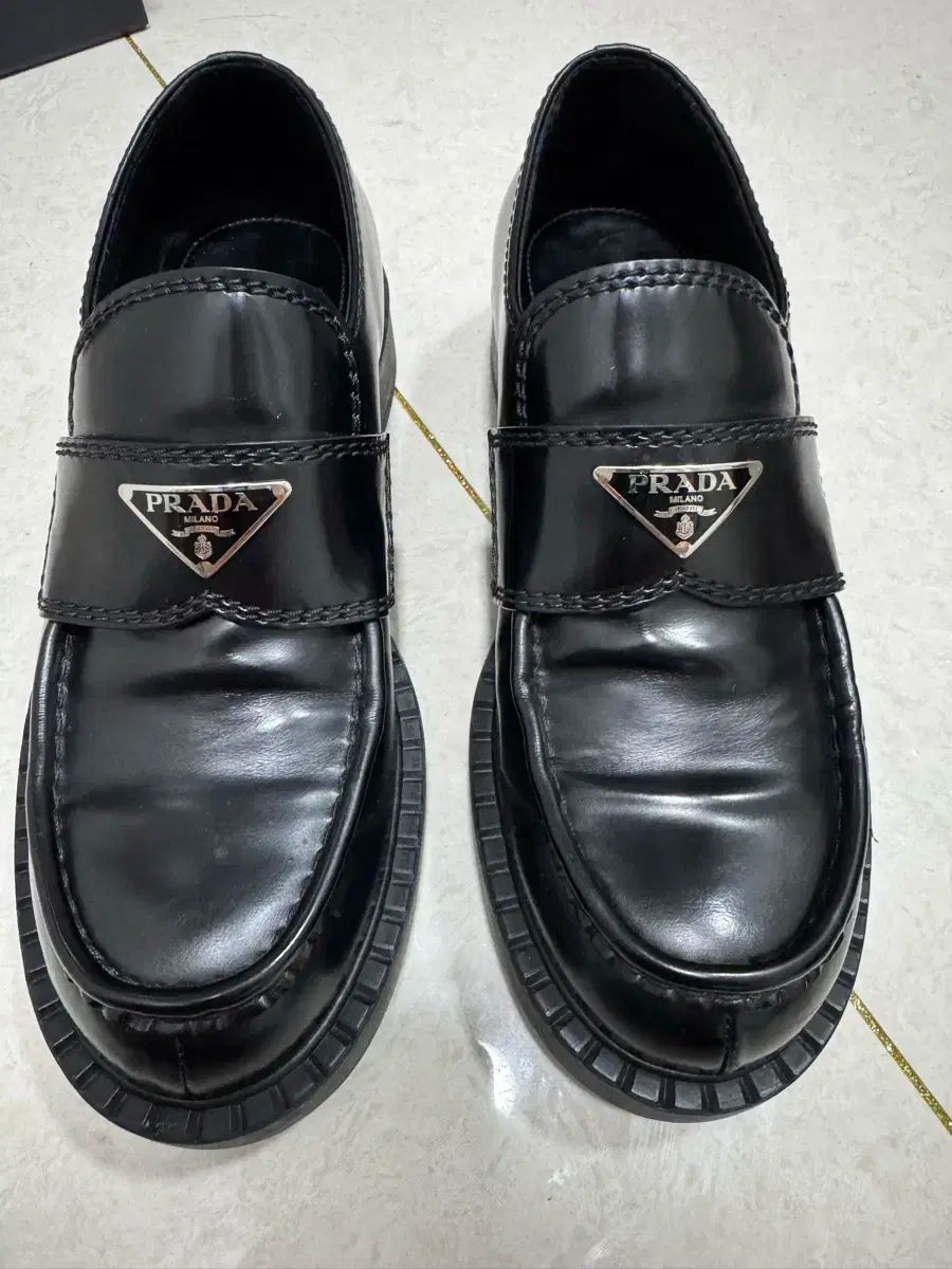 PRADA プラダ チョコレートブラッシュドレザーローファー