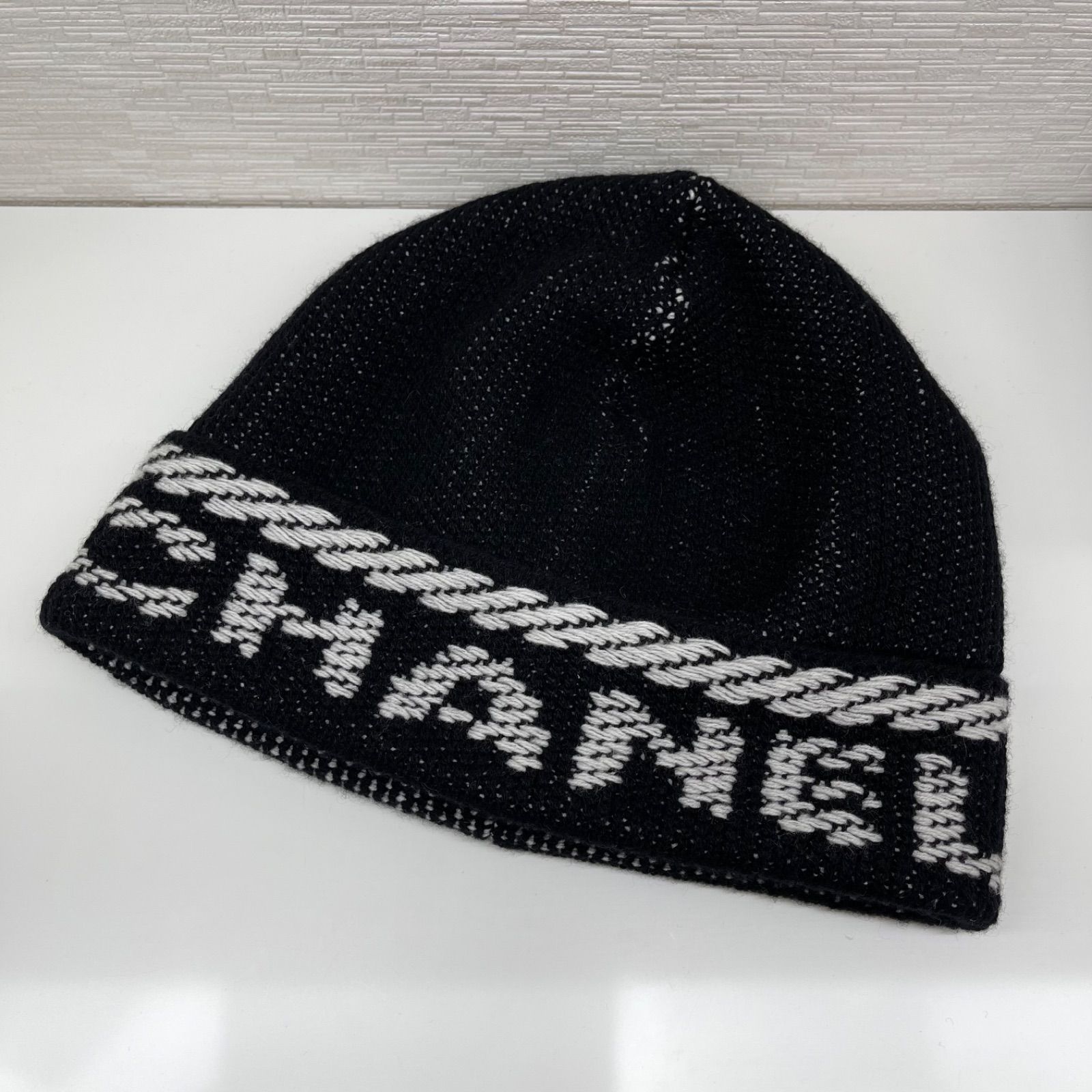 【新品】【未使用品】2022-2023 AW 最新作 CHANEL シャネル AA844 9B08881 NJ727 ロゴ ニットキャップ ビーニー  カシミヤ100% ブラック×ホワイト 22K 帽子 ハット ニット帽 レディース 女性用 ブランド 黒×白