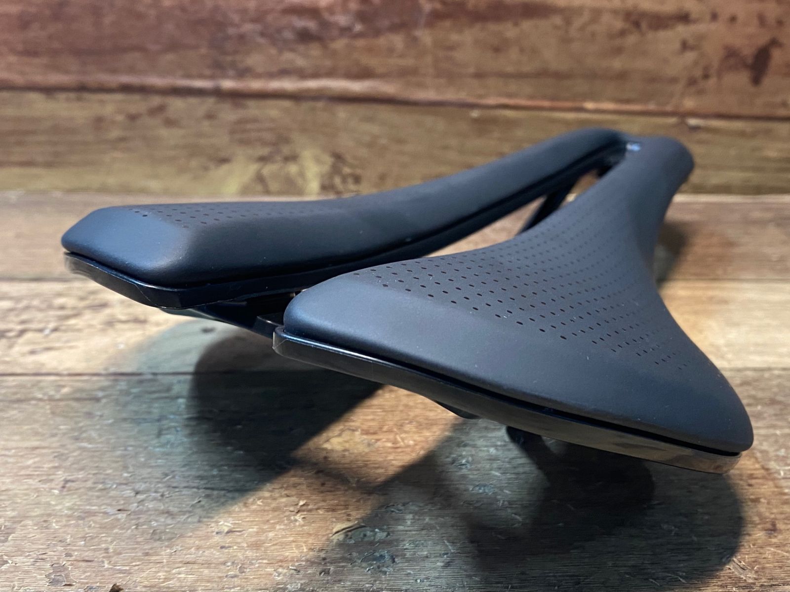 IL628 ボントレガー BONTRAGER アイオロス AEOLUS COMP サドル