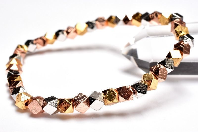 １点物 メテオライト アルタイ隕石 4x4mm MIX キューブカット ブレスレット パワーストーン 天然石 _MA9912