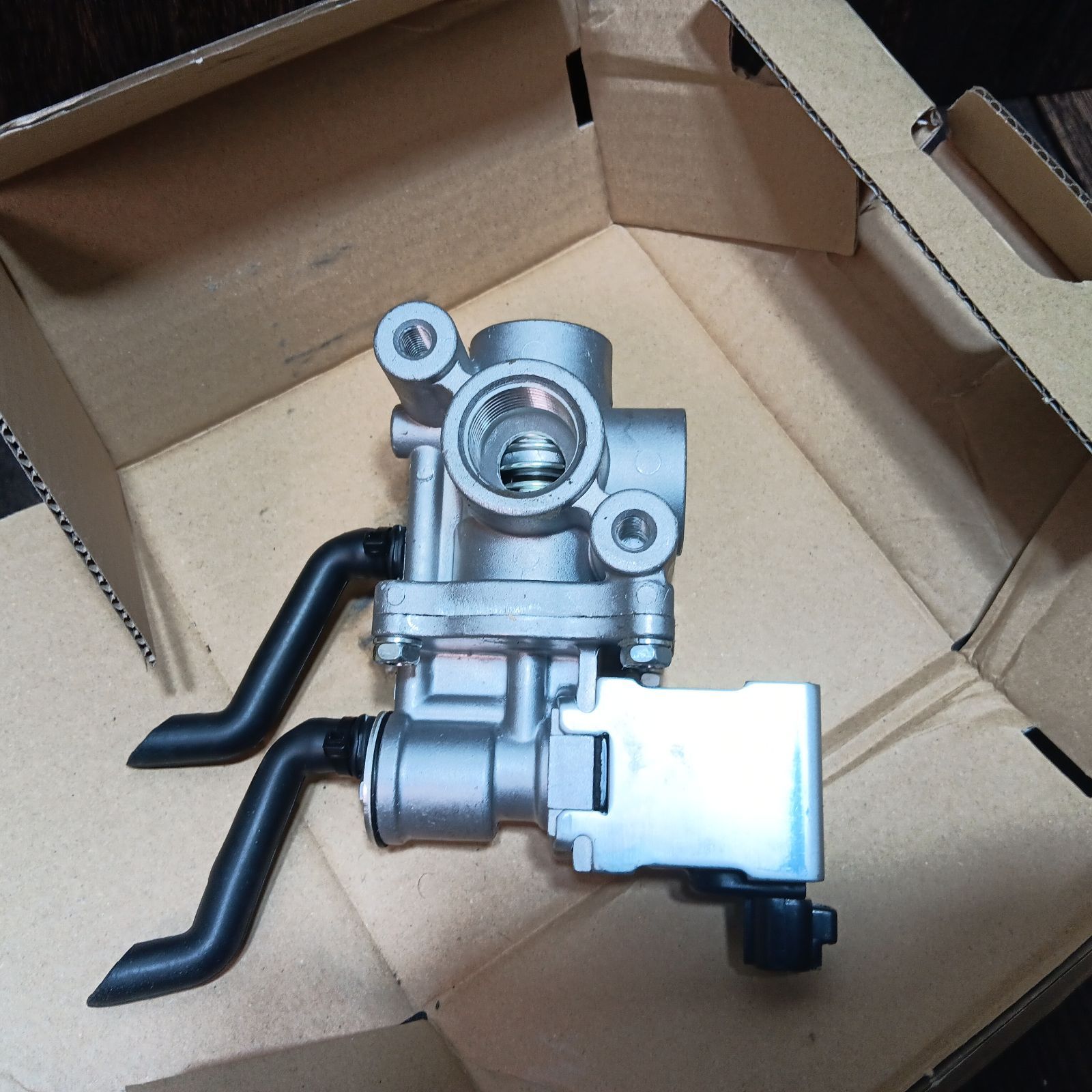 日野 3WAY MAGNETIC VALVE 27610-5081A バルブ 純正部品 未使用 日野 3WAY MAGNETIC VALVE 27610-5081A バルブ 純正部品 未使用