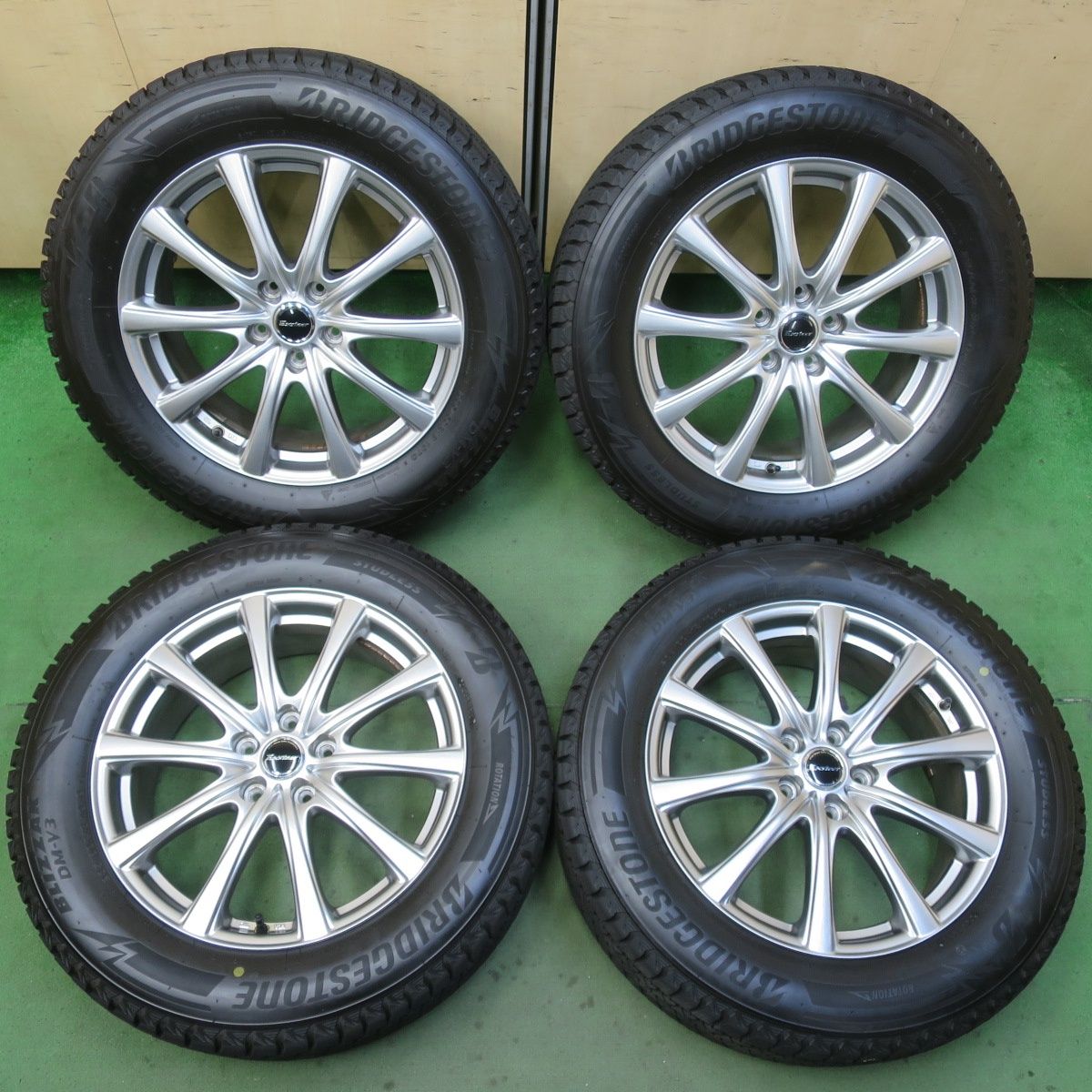 バリ溝 22年 キレイ 9.5分 スタッドレス 235 60R18 ブリヂストン ブリザック DM-V3 Exsteer エクスター 18インチ PCD114.3 5H 5092003イス