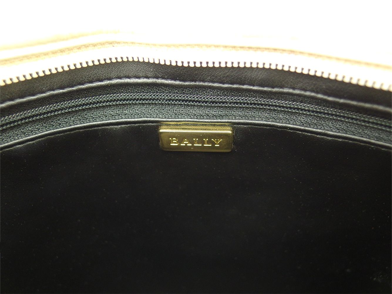 【美品】BALLY キルティング レザー トートバッグ ゴールド金具 イタリア製 美品】BALLY キルティング レザー トートバッグ ゴールド金具