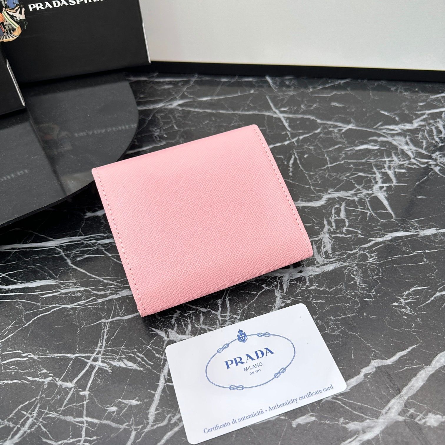 新品未使用】プラダ（Prada）三つ折り財布 ピンク - メルカリ