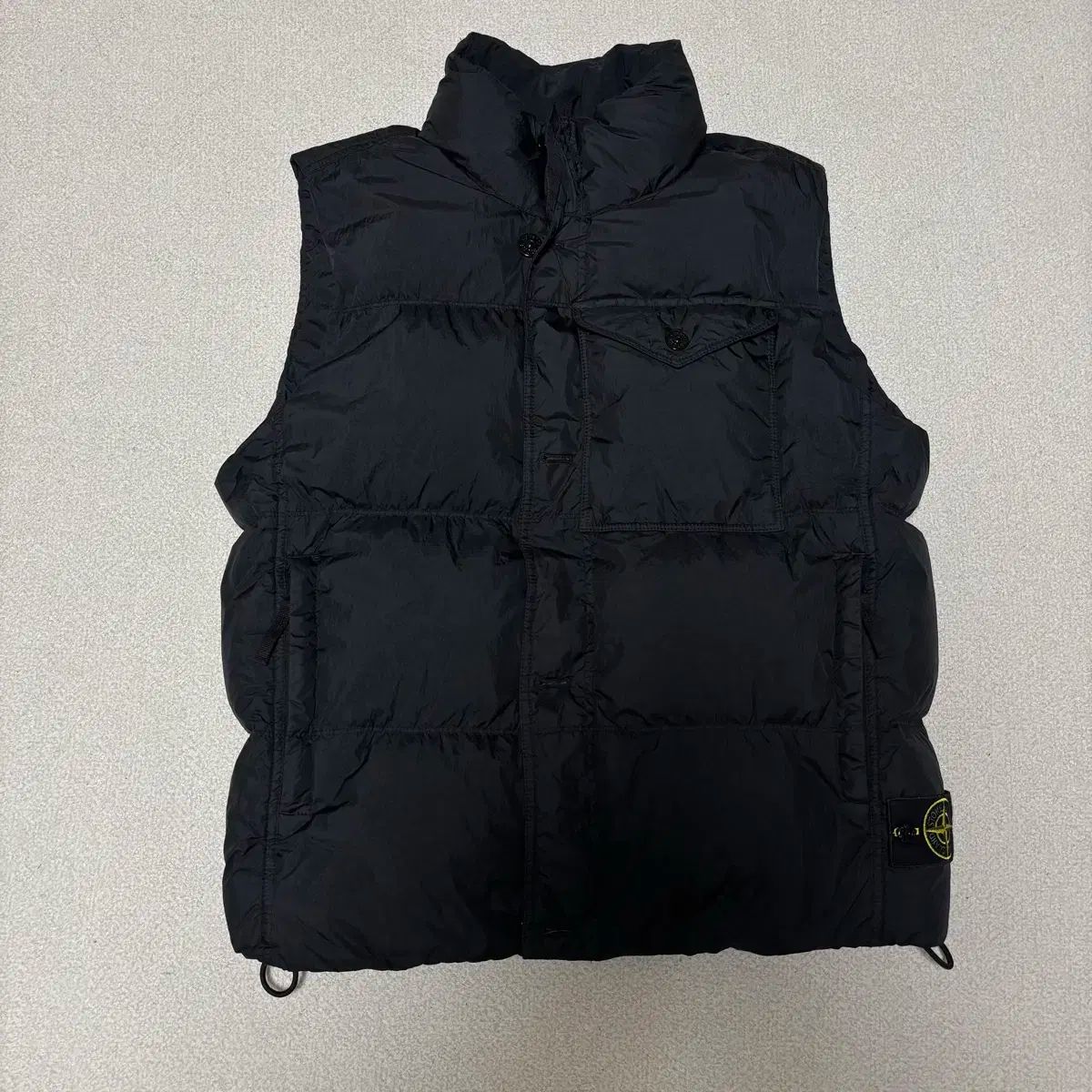 百貨店販売モデル S STONE ISLAND ストーンアイランド ダウンベスト