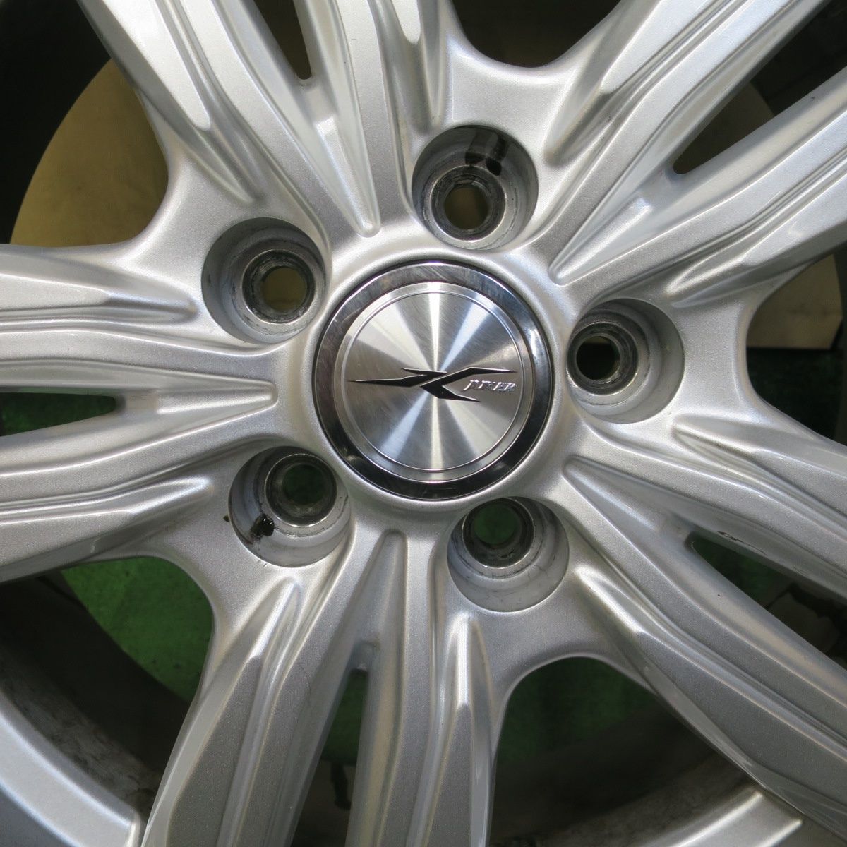 バリ溝 22年 キレイ 9.5分 シエンタ 等 185|60R15 スタッドレス トーヨー オブザーブ ガリット GIZ JOKER ジョーカー 15インチ PCD100|5H 5101402TTス TRITUETUBI_COM