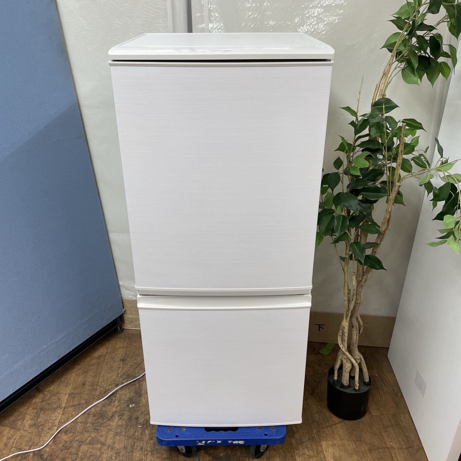 201 冷蔵庫　大型　300L〜400L 自動製氷機付　美品　保証込　右開き 201 冷蔵庫 大型 300L〜400L 自動製氷機付 美品 保証込 右開き