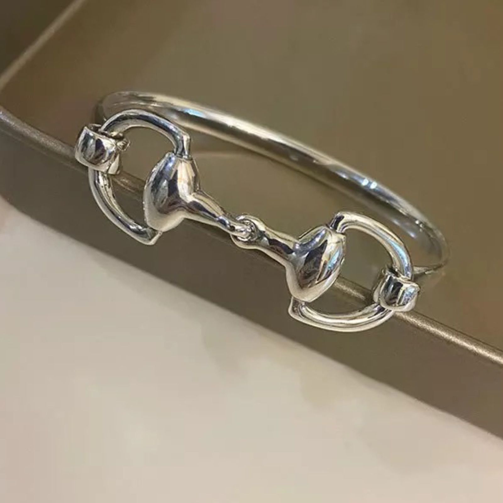 再入荷】新品 馬 ホースビット バングル ブレスレット ハミ 馬具 再入荷】新品 馬 ホースビット バングル ブレスレット ハミ 馬具