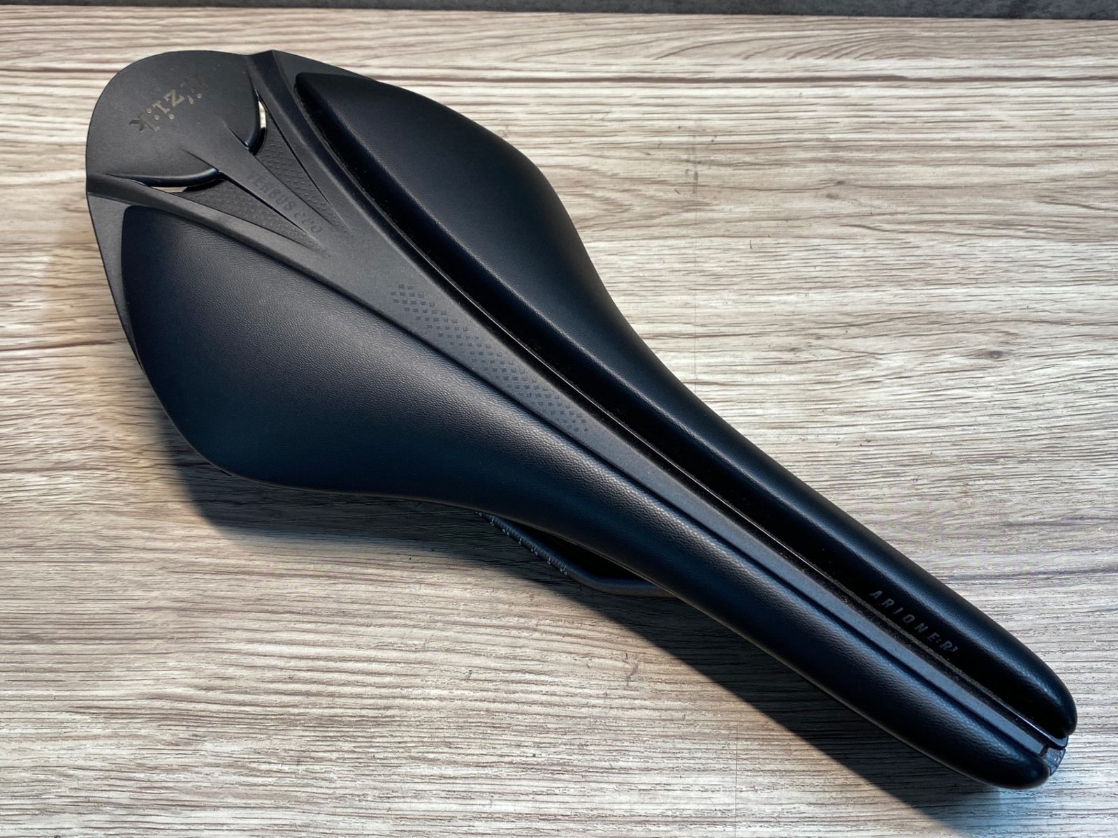 fi'zi：k ARIONE R3 Kiumレール ラージサイズ fi'zi：k ARIONE R3 Kium