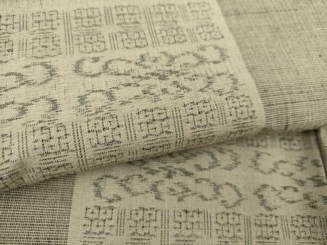 平和屋着物○本場結城紬 重要無形文化財 80亀甲 横段花文 正絹 逸品