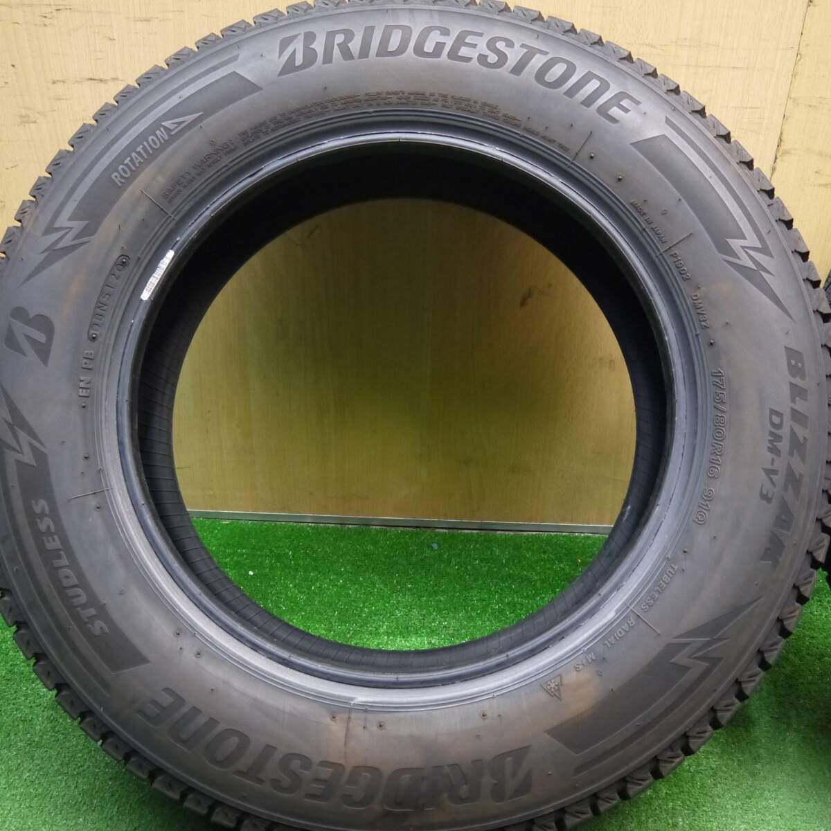 バリ溝！8.5分☆ジムニー 等 175/80R16 スタッドレス ブリヂストン