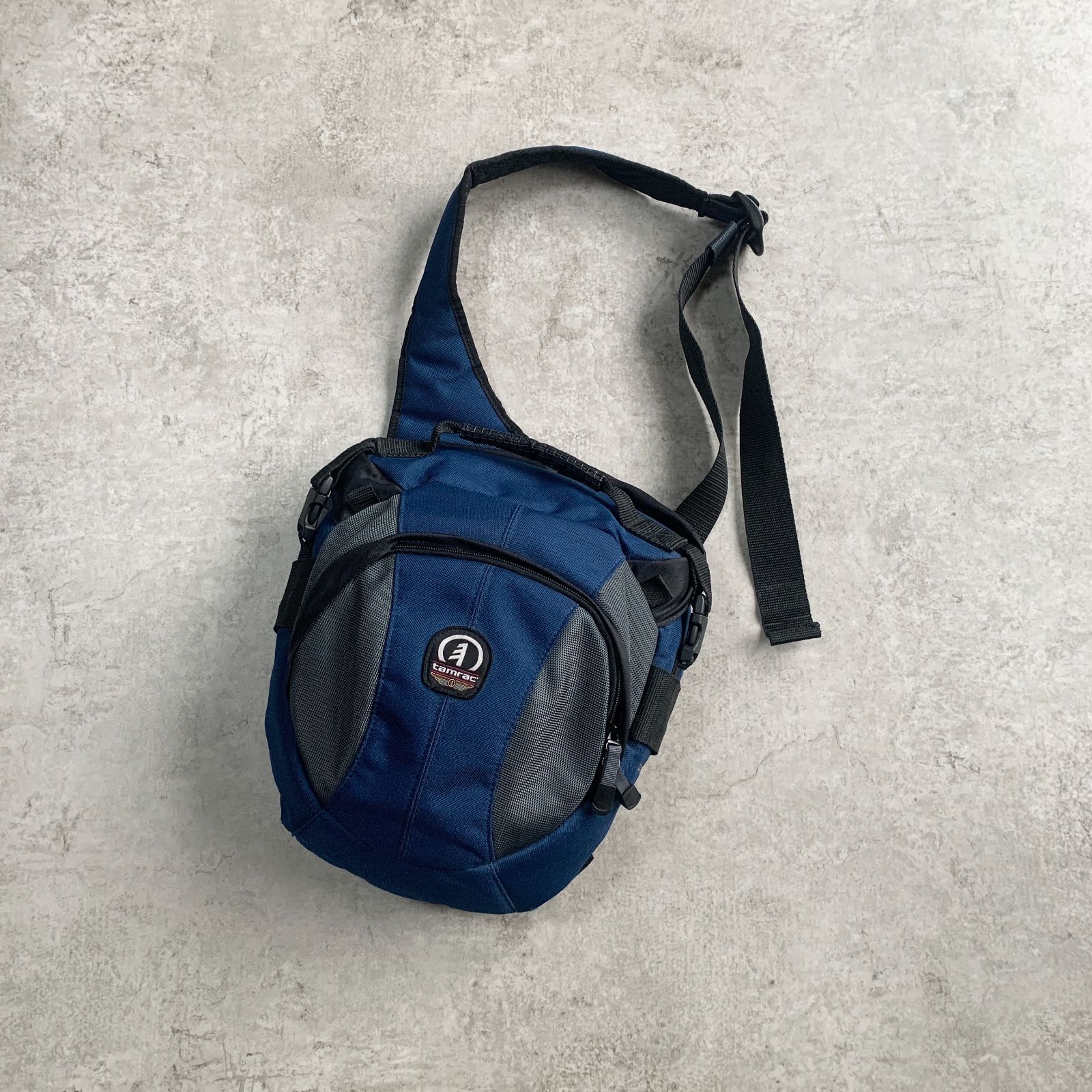 Tamrac タムラック カメラバッグ Velocity 6x Compact Sling Bag Gray/Burgundy Tamrac タムラック カメラバッグ Velocity 6x - Photo Sling Pack